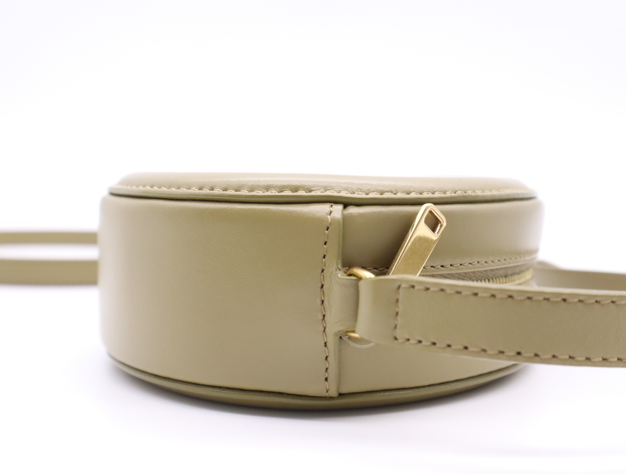 Leather oval purse, Cuir shoulder bag, green, gold hardware. — view 5