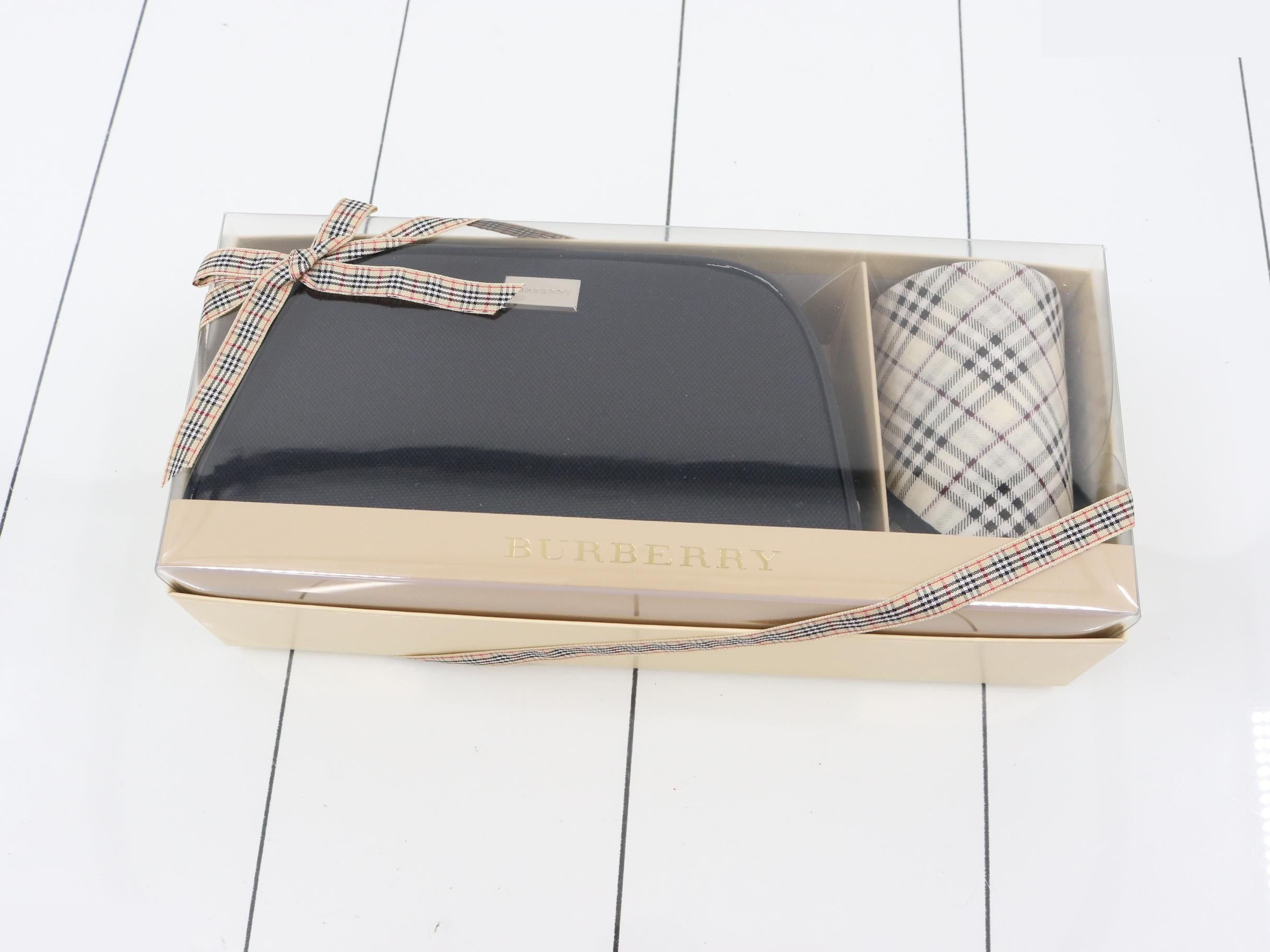 Unused Burberry pouch and handkerchief, with box. — view 3