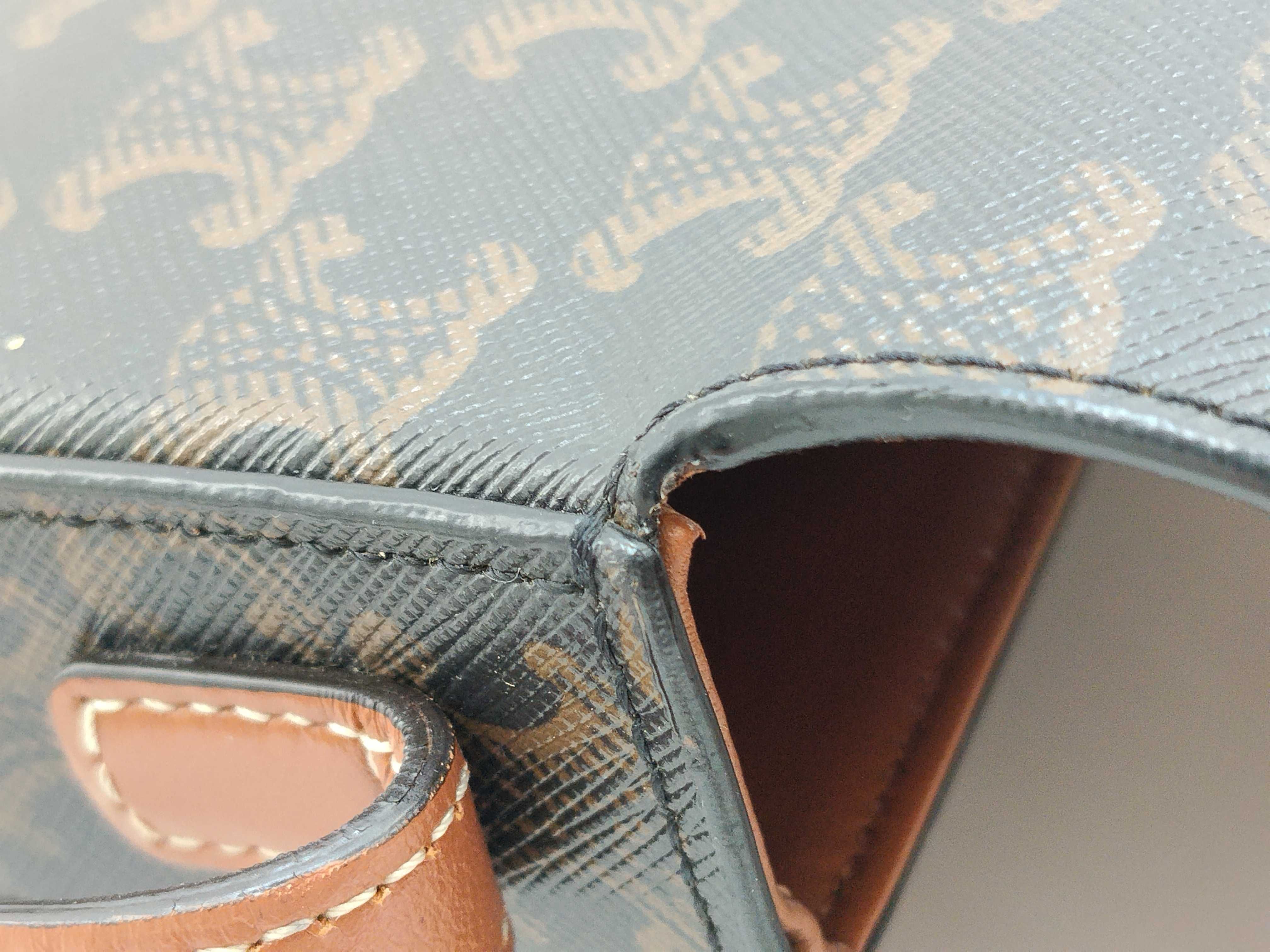Triomphe Claude Shoulder Bag — view 15