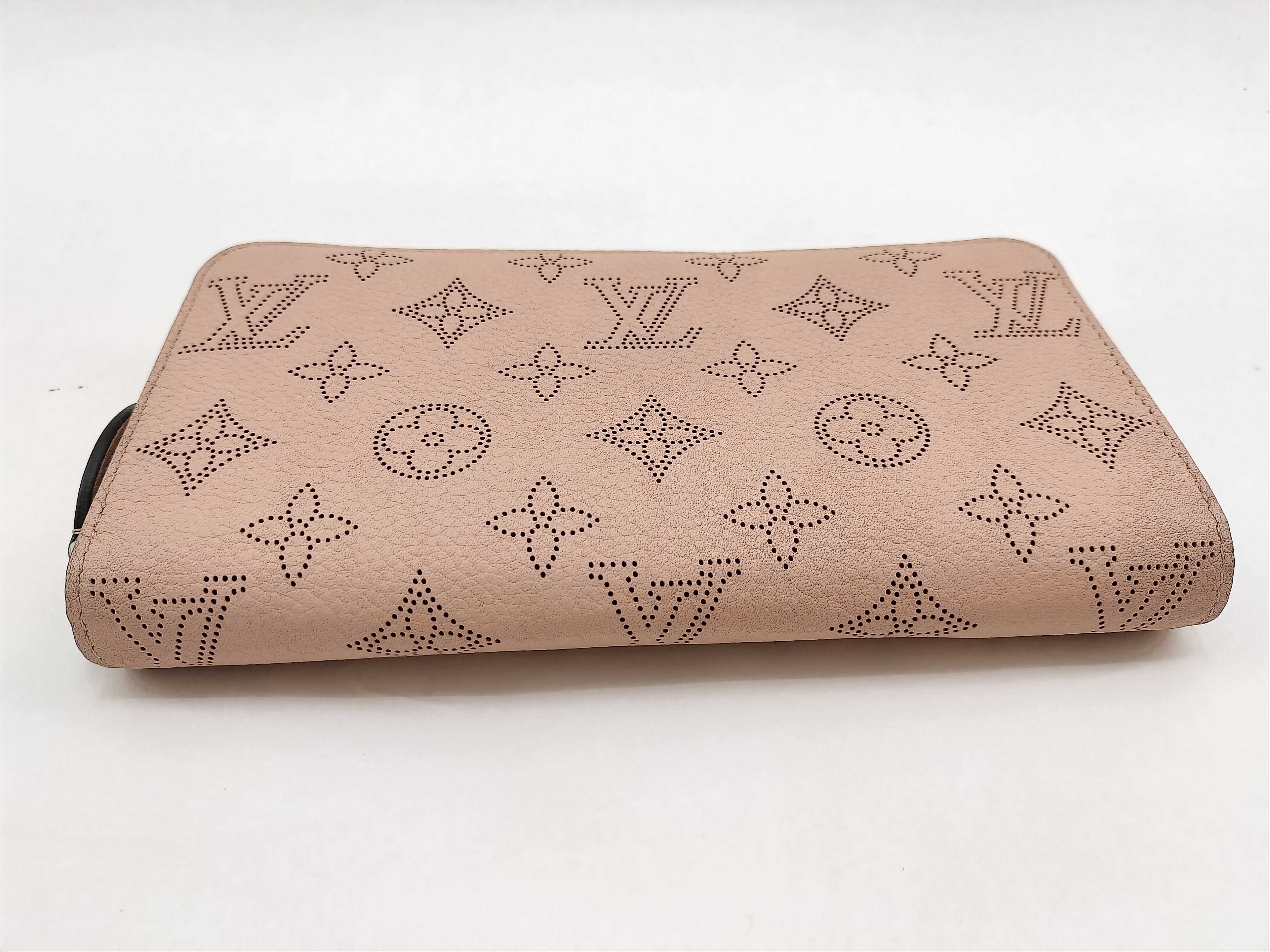 Mahina Monogram Mahina Zippy Wallet Magnolia — view 5
