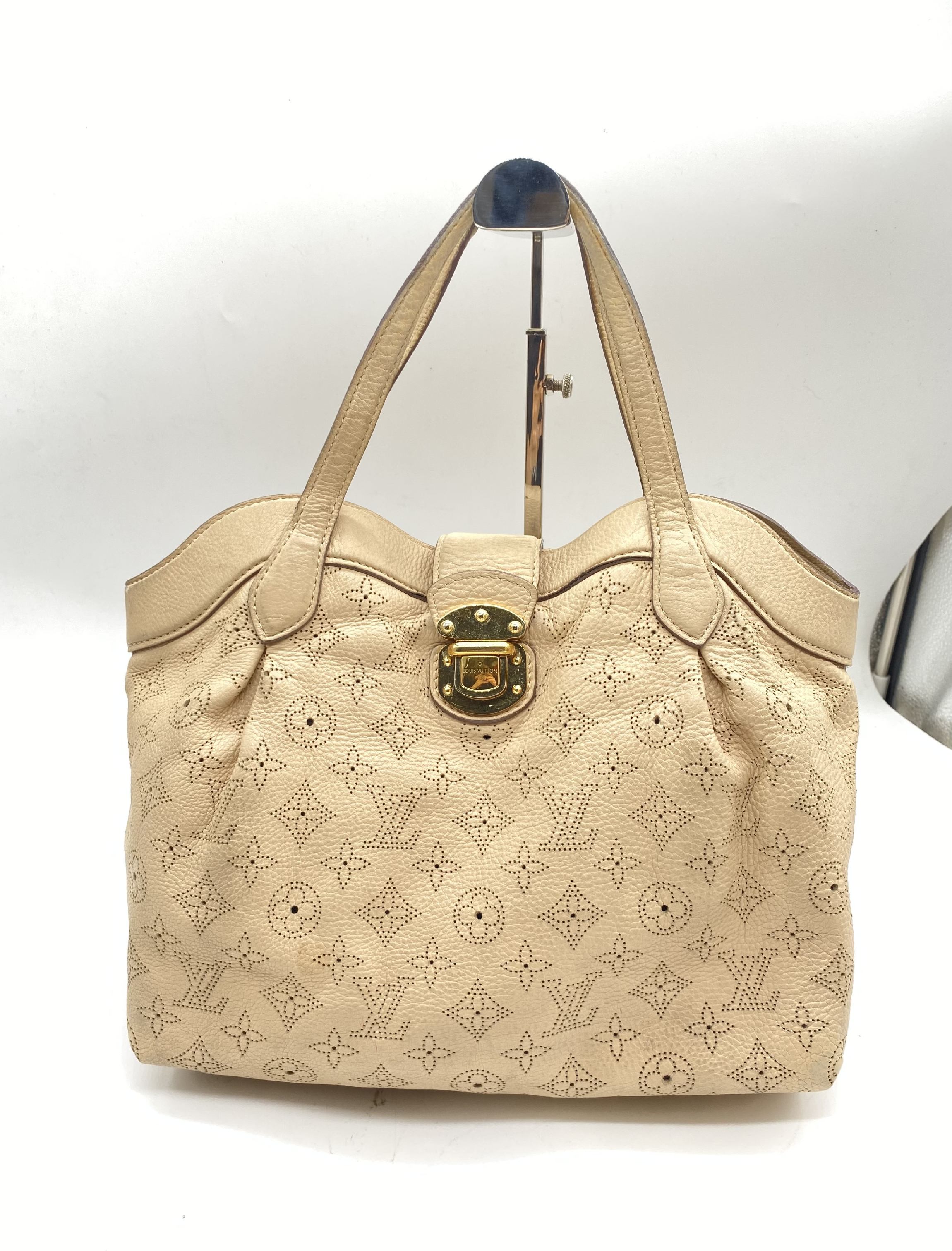Monogram Mahina Seals PM TJ0151 Tote Bag