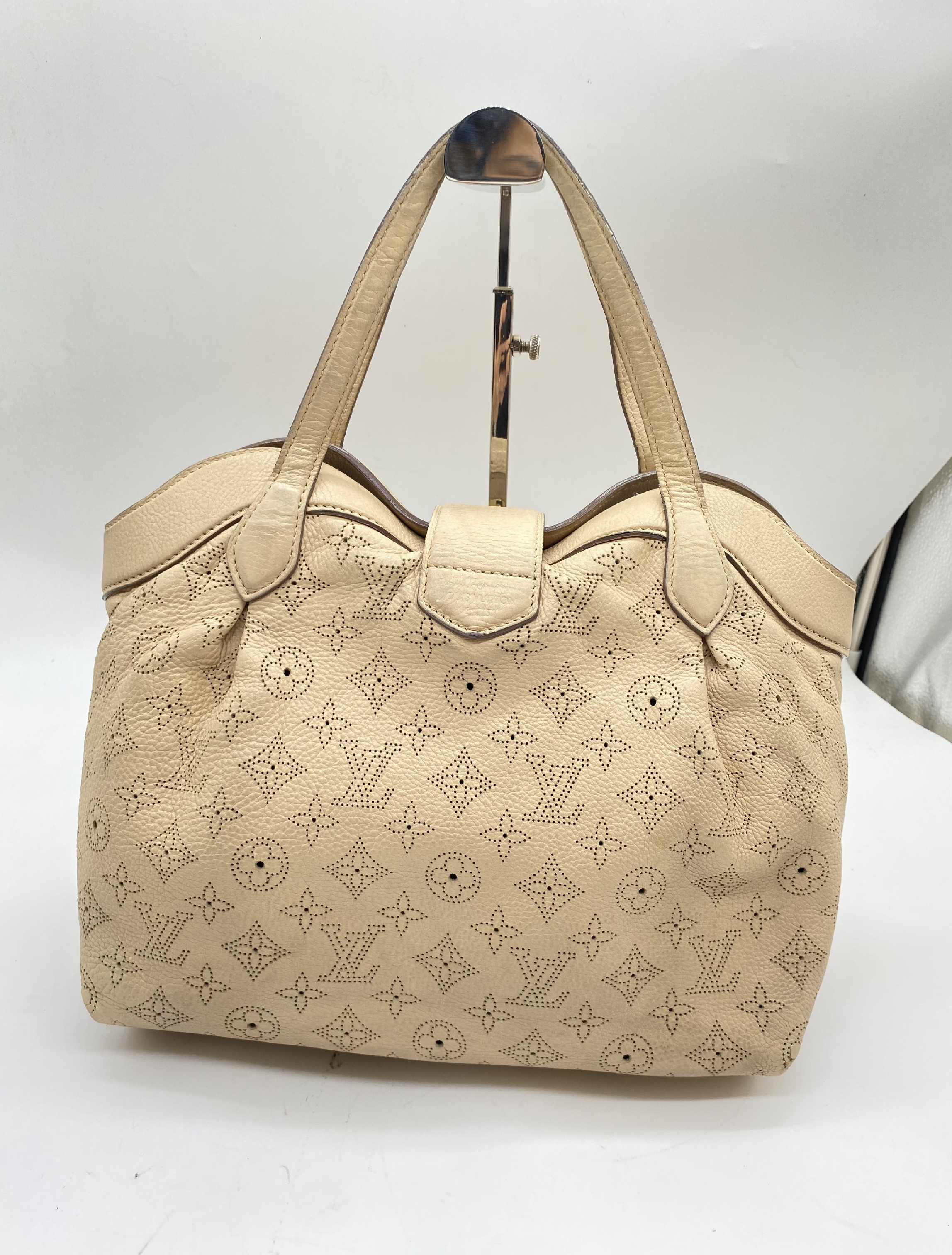 Monogram Mahina Seals PM TJ0151 Tote Bag — view 2