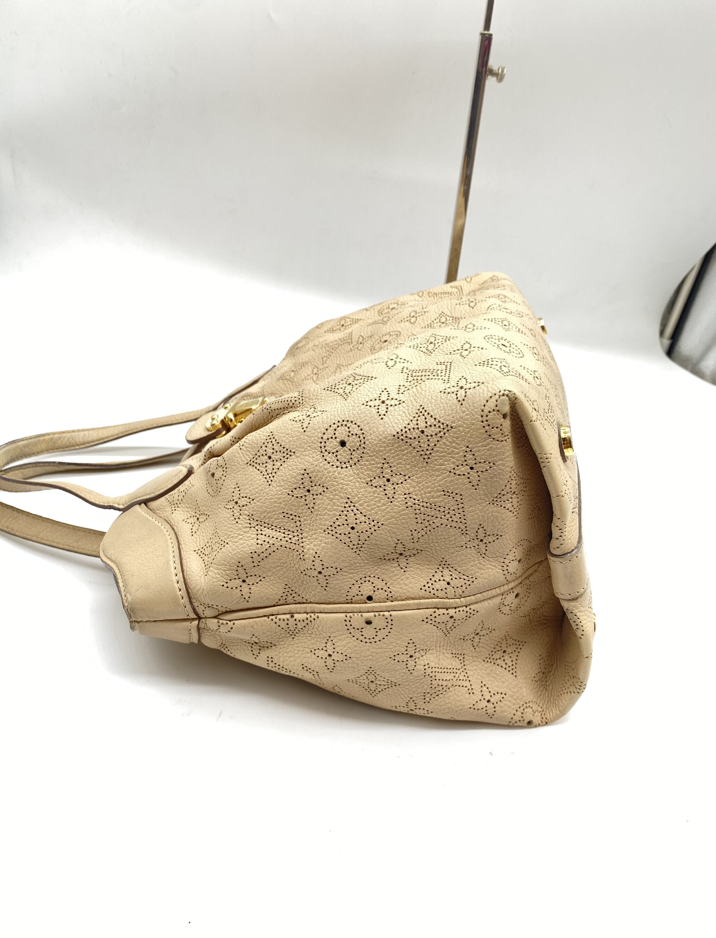 Monogram Mahina Seals PM TJ0151 Tote Bag — view 3