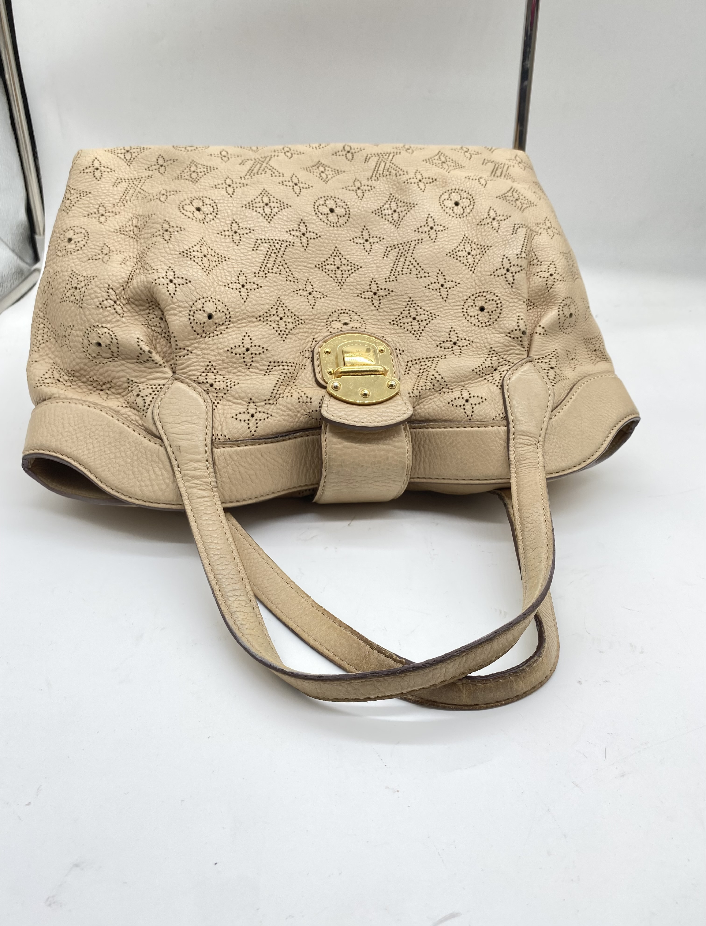 Monogram Mahina Seals PM TJ0151 Tote Bag — view 7