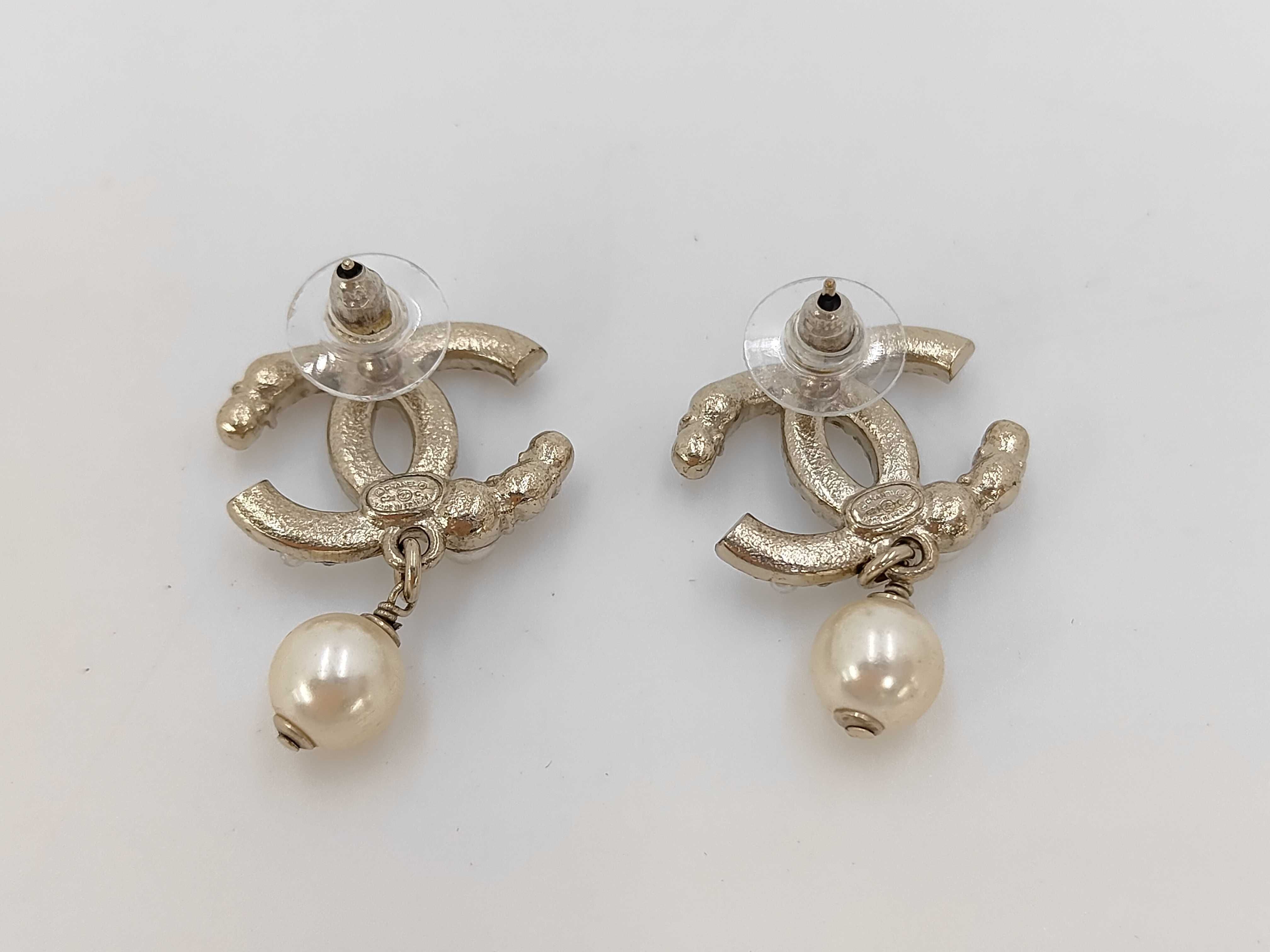 Coco Mark Gold Stone Pearl Earrings — view 2