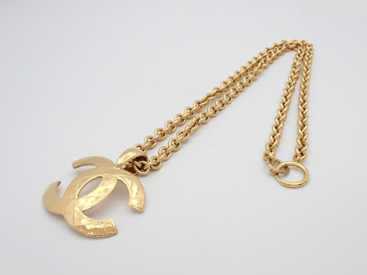 94P Coco Mark Chain Necklace GP Gold — view 3