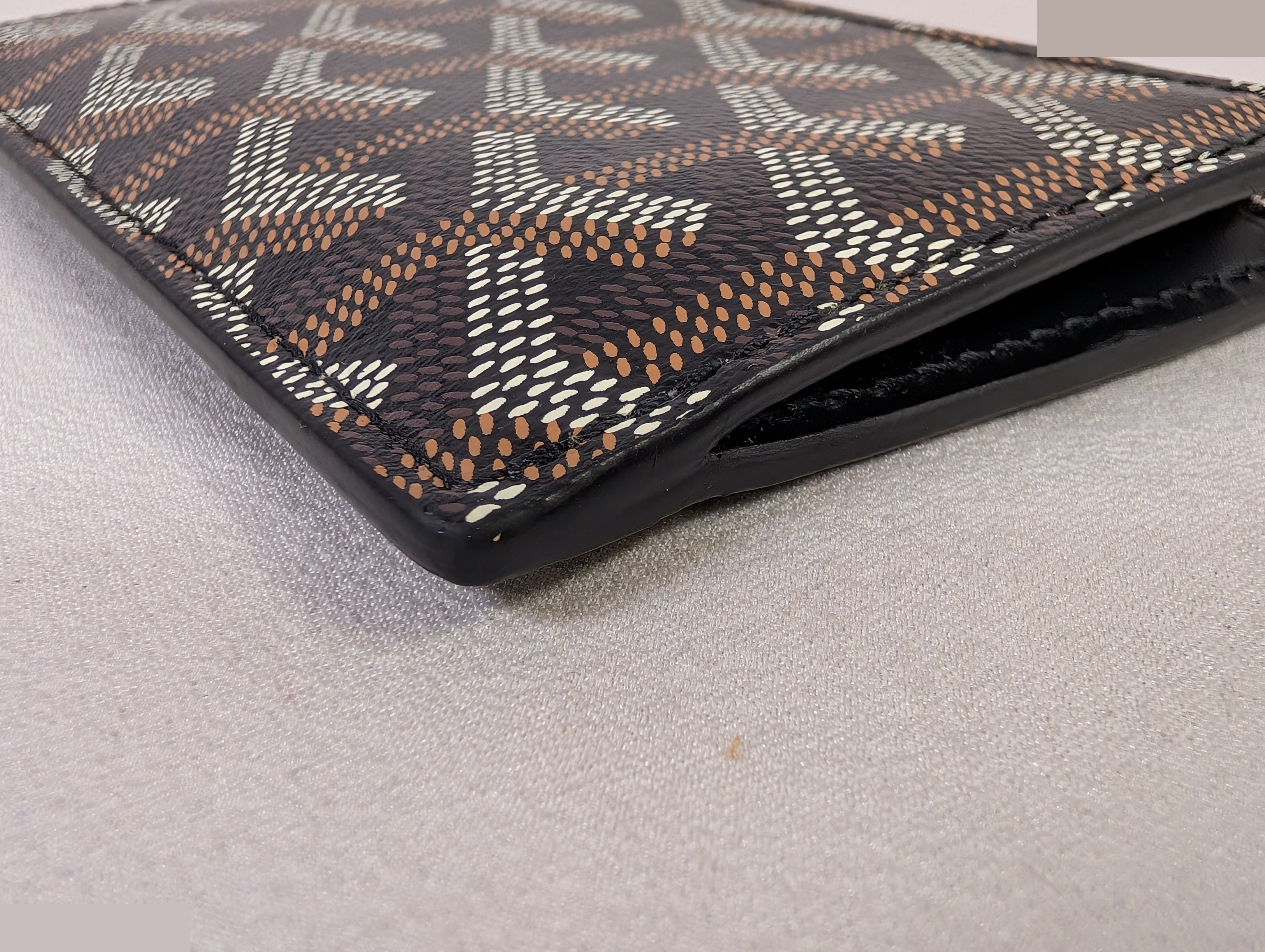 Fragment case, card case, coin case — view 3