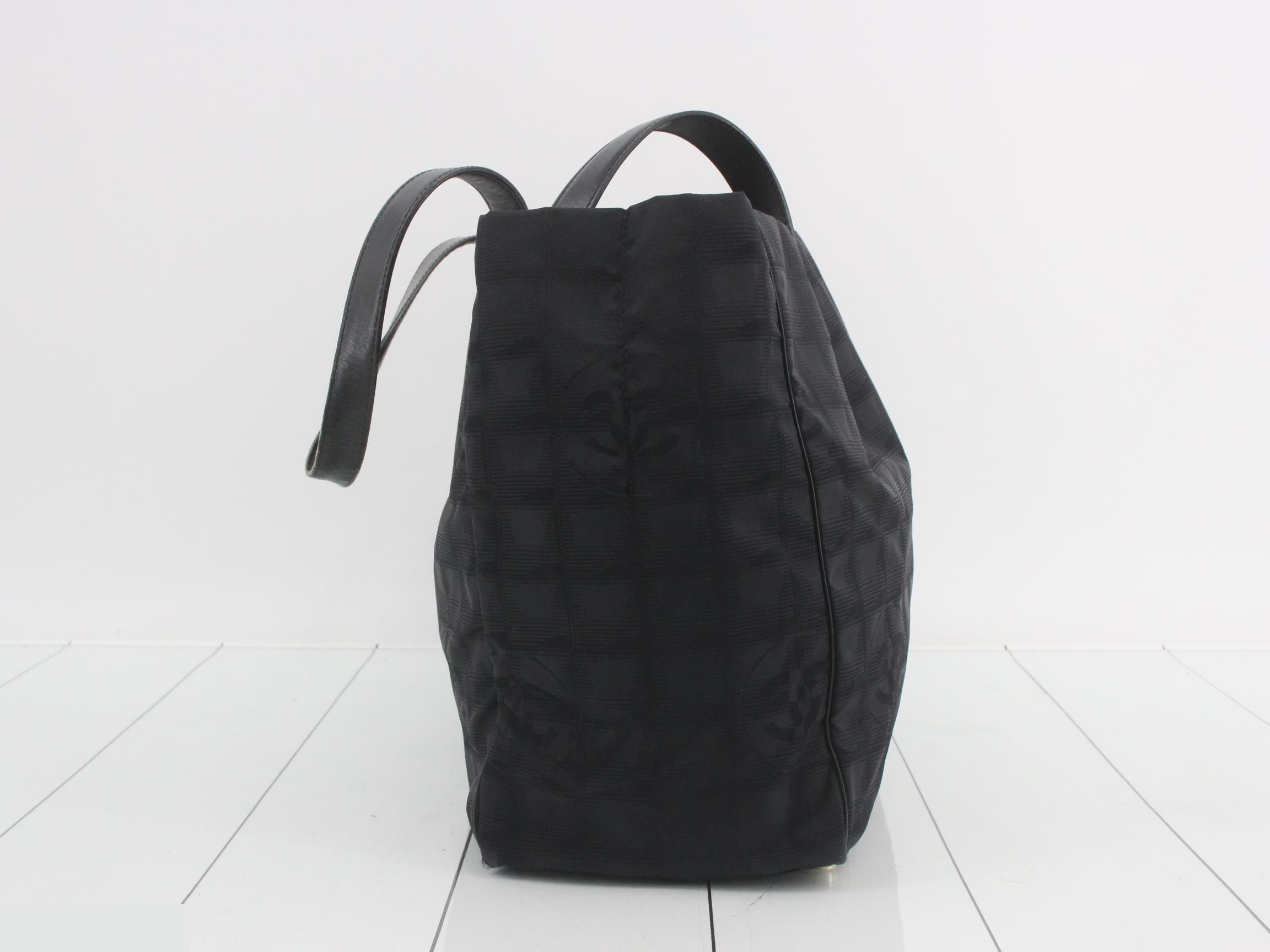 New Travel Line Nylon Tote Bag, Black — view 4