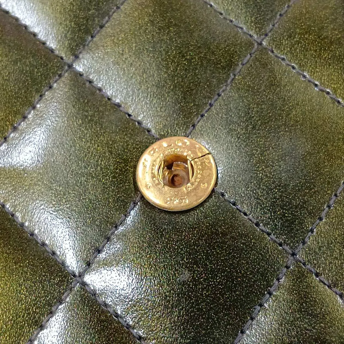 Matelassé Patent Leather Vanity Bag, Green with Gold Hardware, Item No. 3604682 (Serial Number 3) — view 11