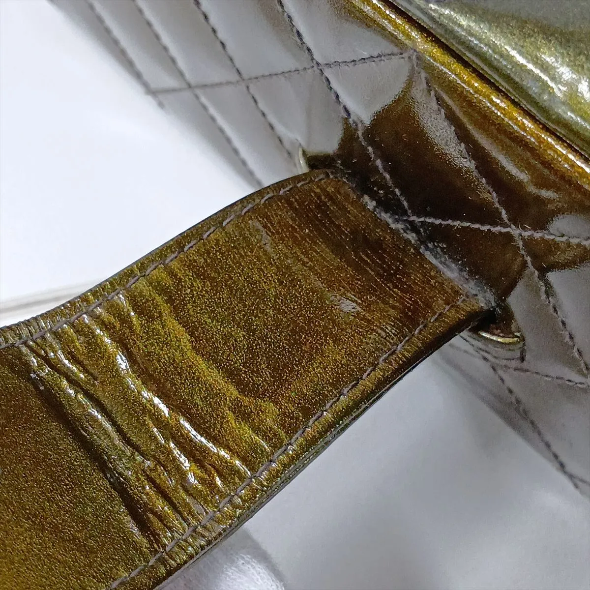 Matelassé Patent Leather Vanity Bag, Green with Gold Hardware, Item No. 3604682 (Serial Number 3) — view 12