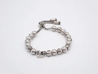 Bracelet: Wrist circumference approximately cm