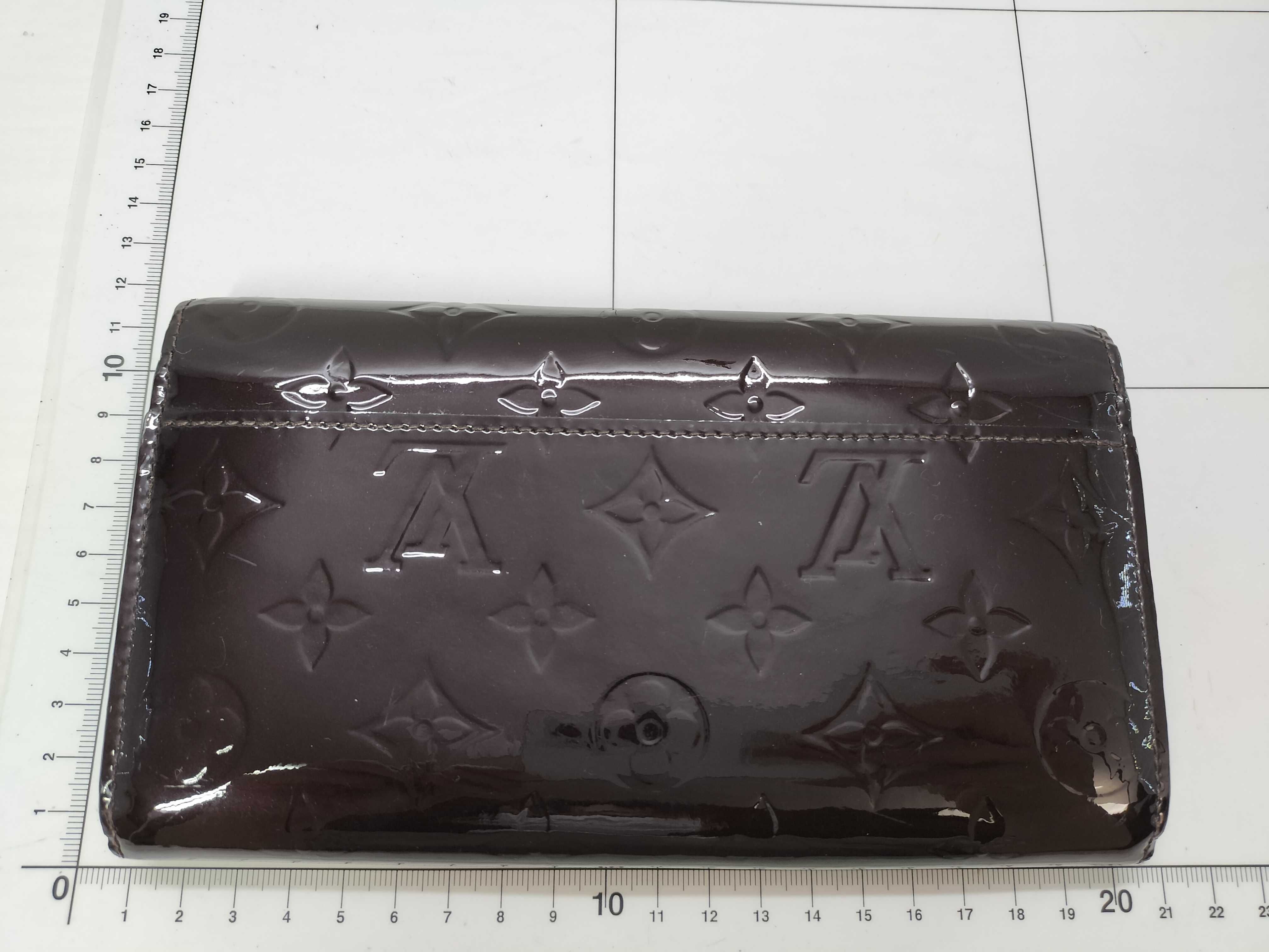 Vernis Louis Vuitton Wallet — view 2