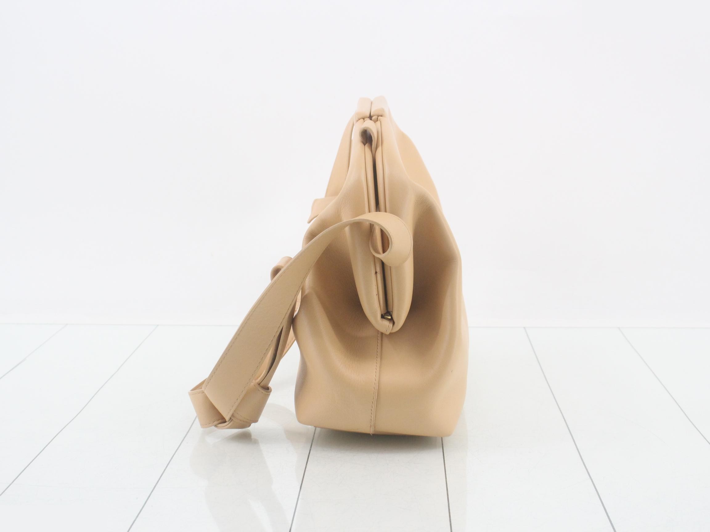 Other lines: Bags & Shoulder Bags, Medium, Point, Beige — view 3