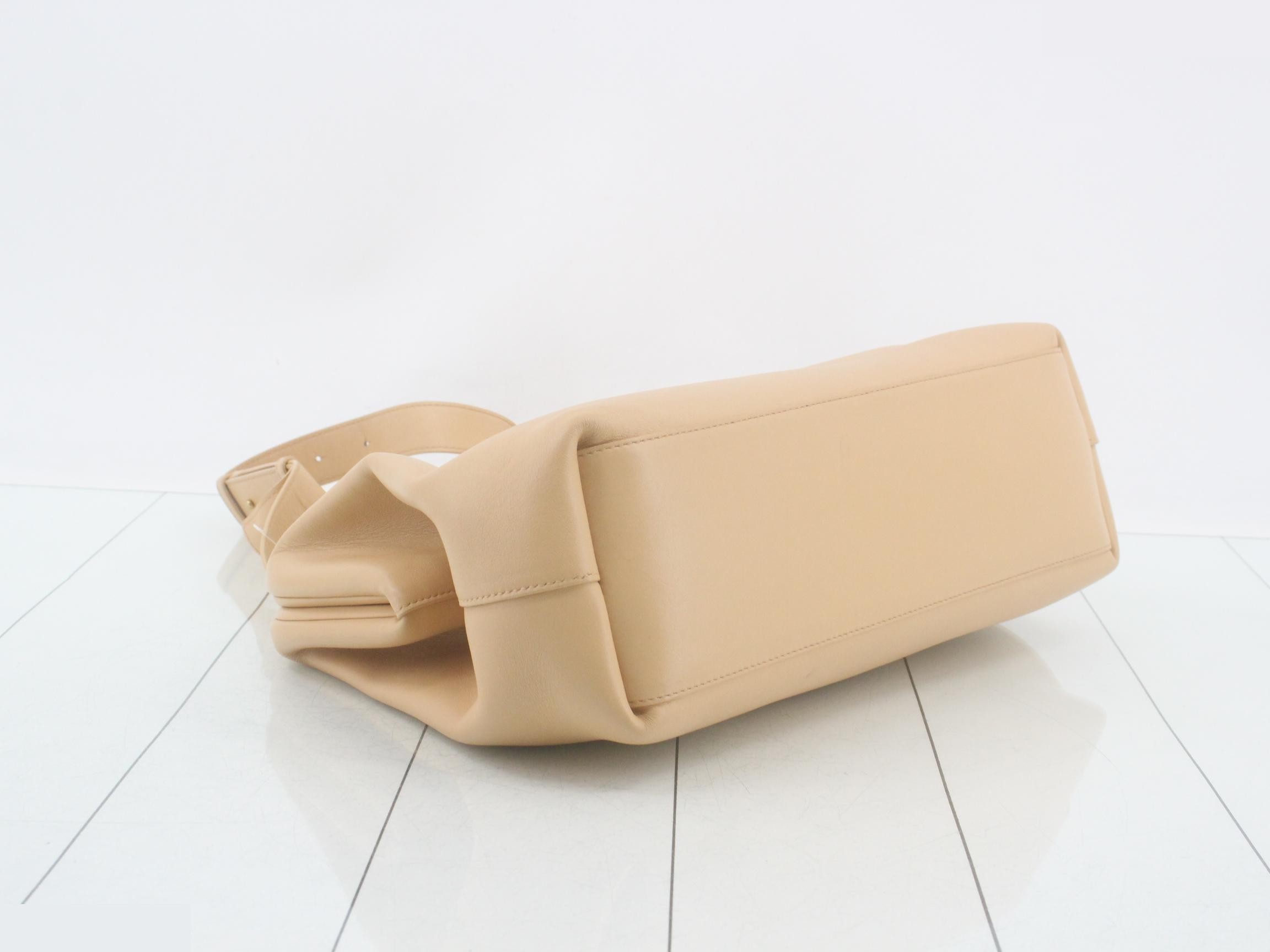 Other lines: Bags & Shoulder Bags, Medium, Point, Beige — view 5