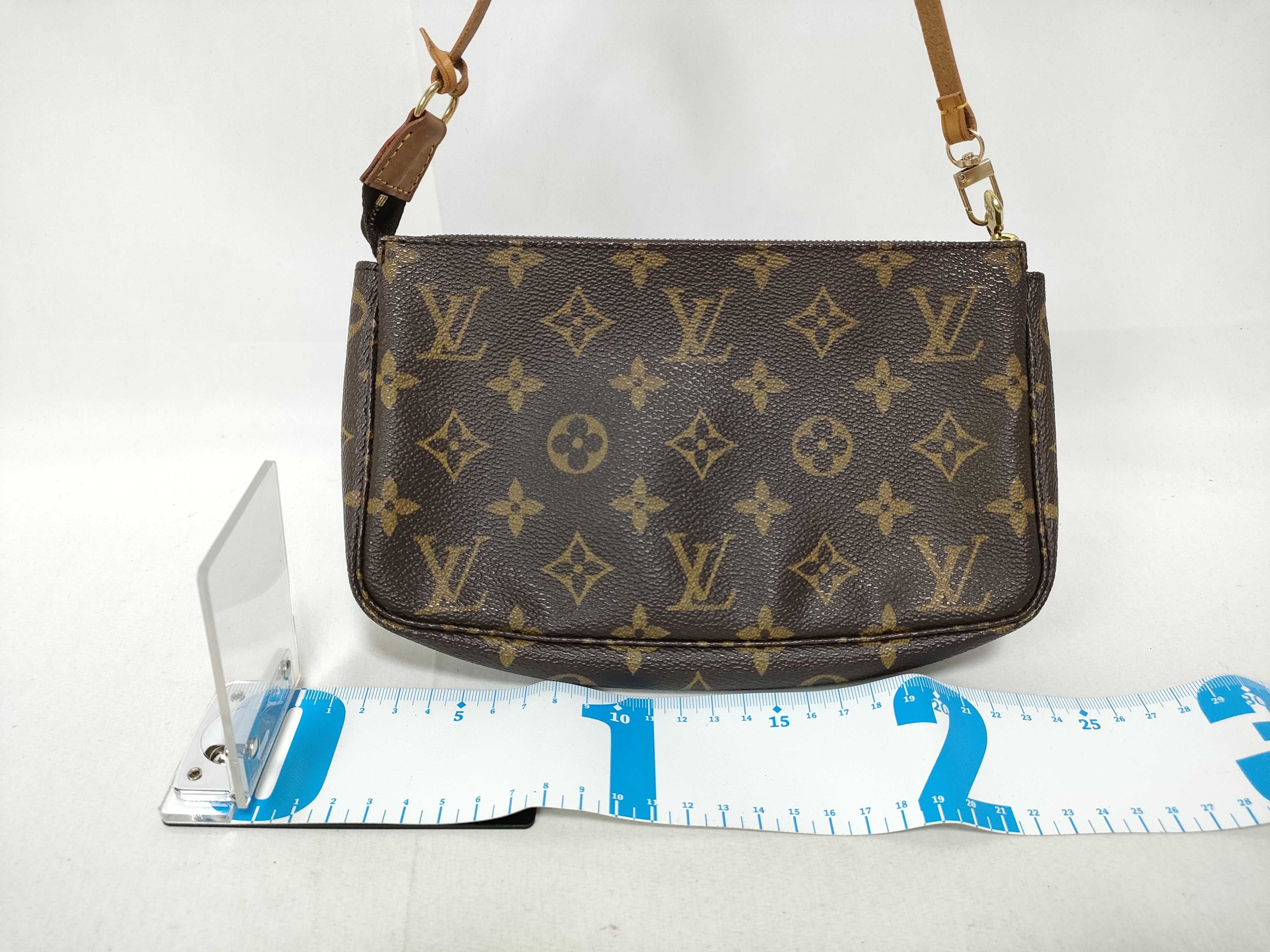 Monogram Louis Vuitton Monogram Accessoires AR0927 Pouch — view 2