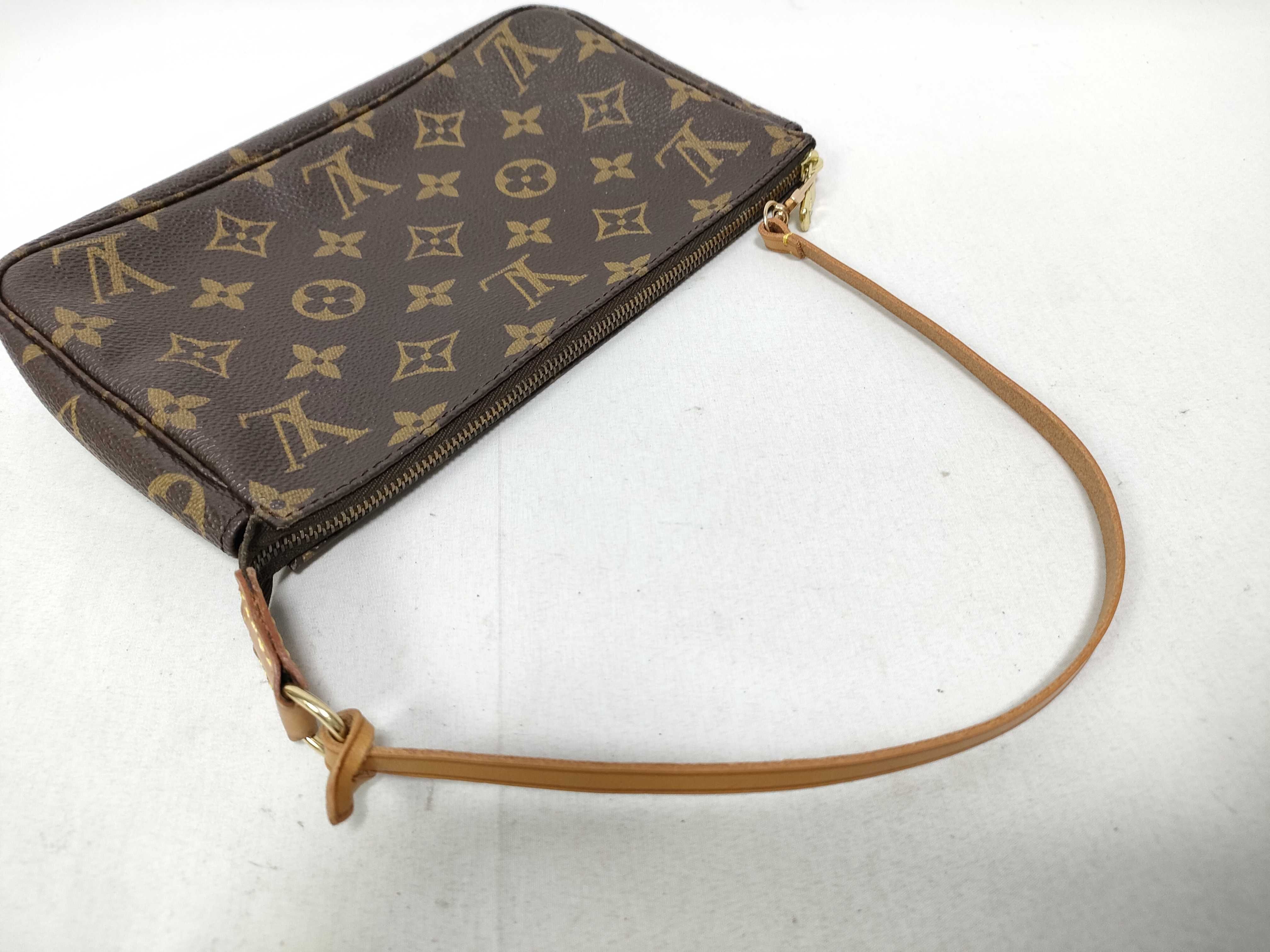 Monogram Louis Vuitton Monogram Accessoires AR0927 Pouch — view 12