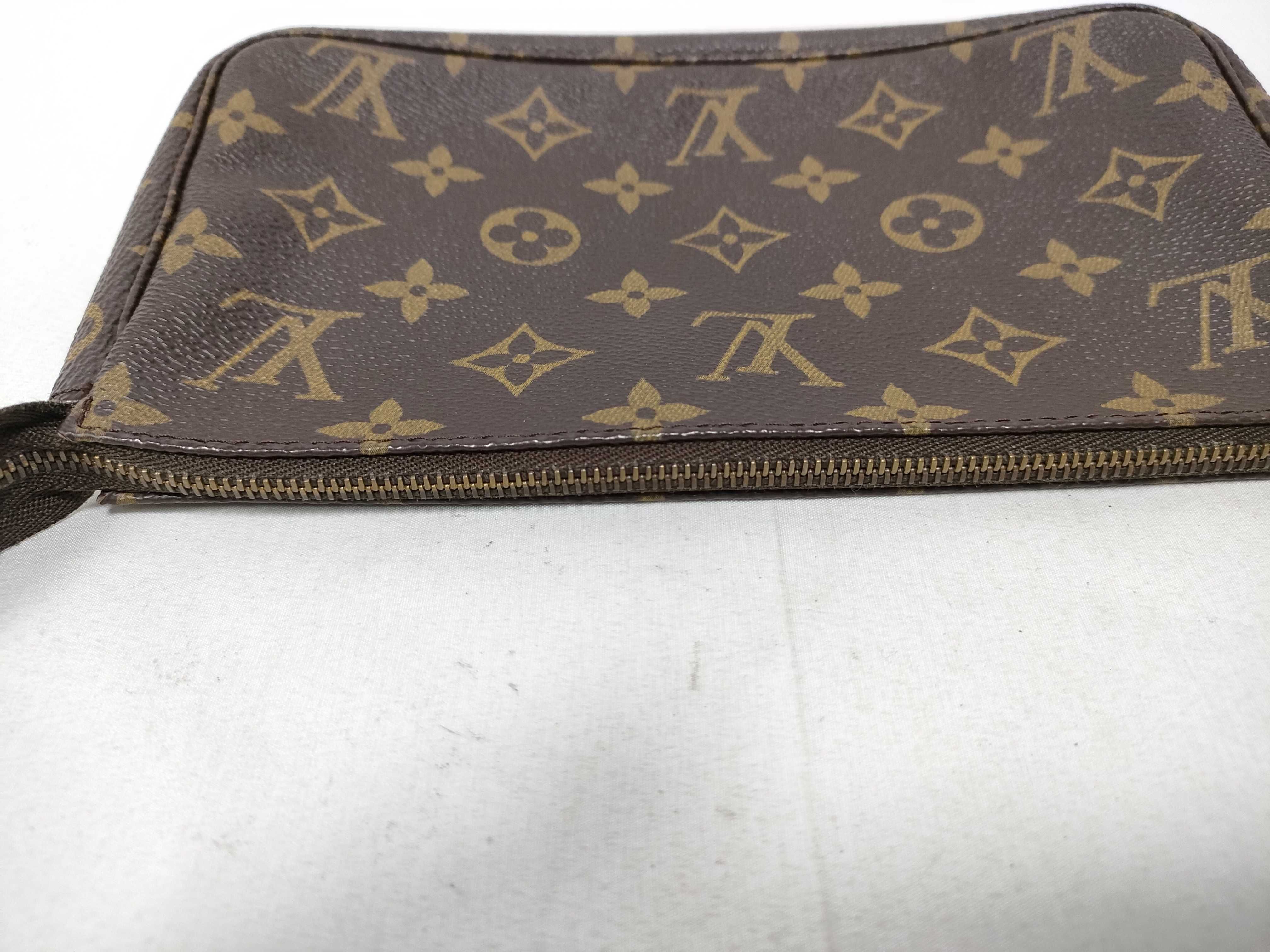 Monogram Louis Vuitton Monogram Accessoires AR0927 Pouch — view 13