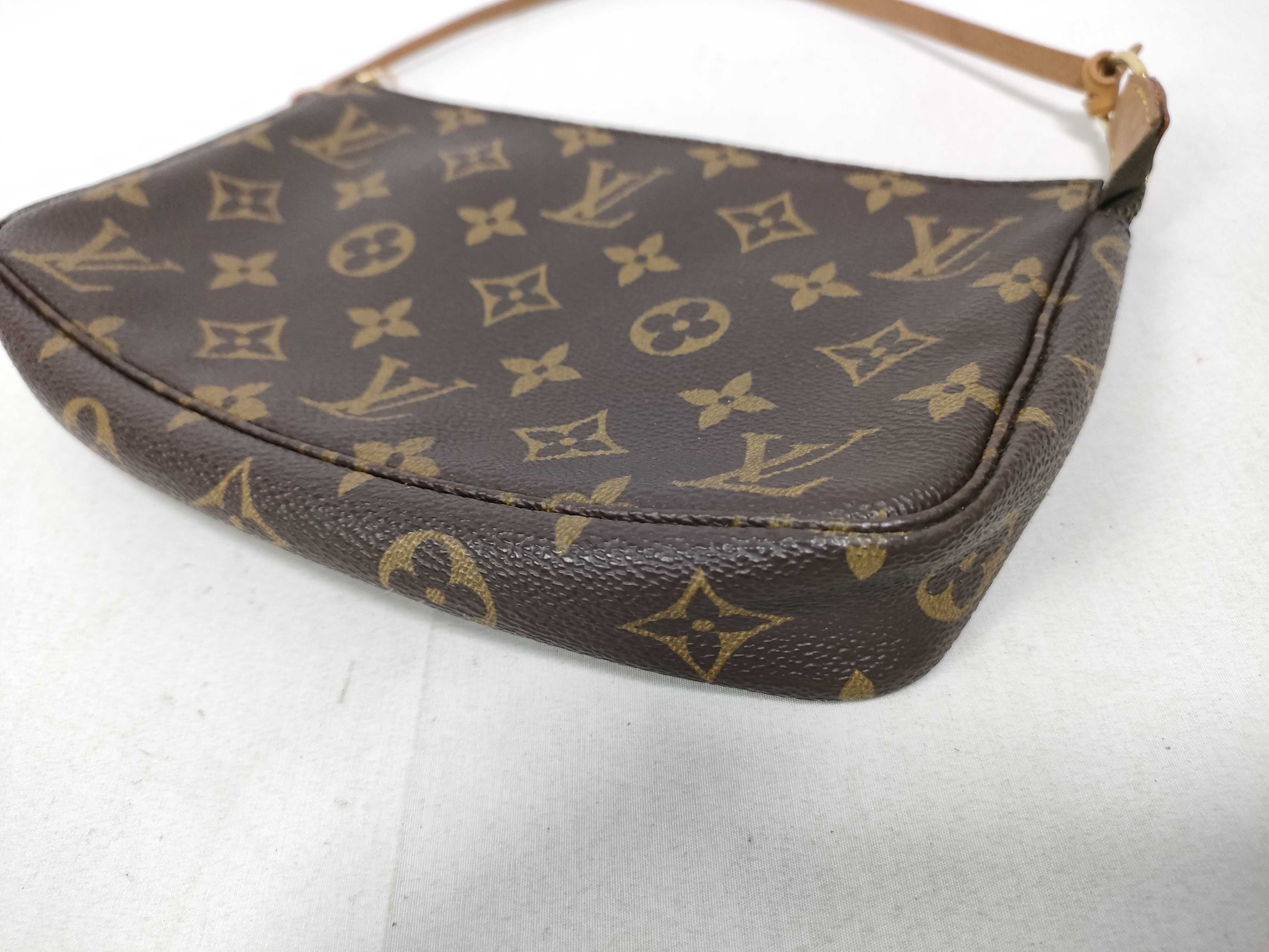 Monogram Louis Vuitton Monogram Accessoires AR0927 Pouch — view 4