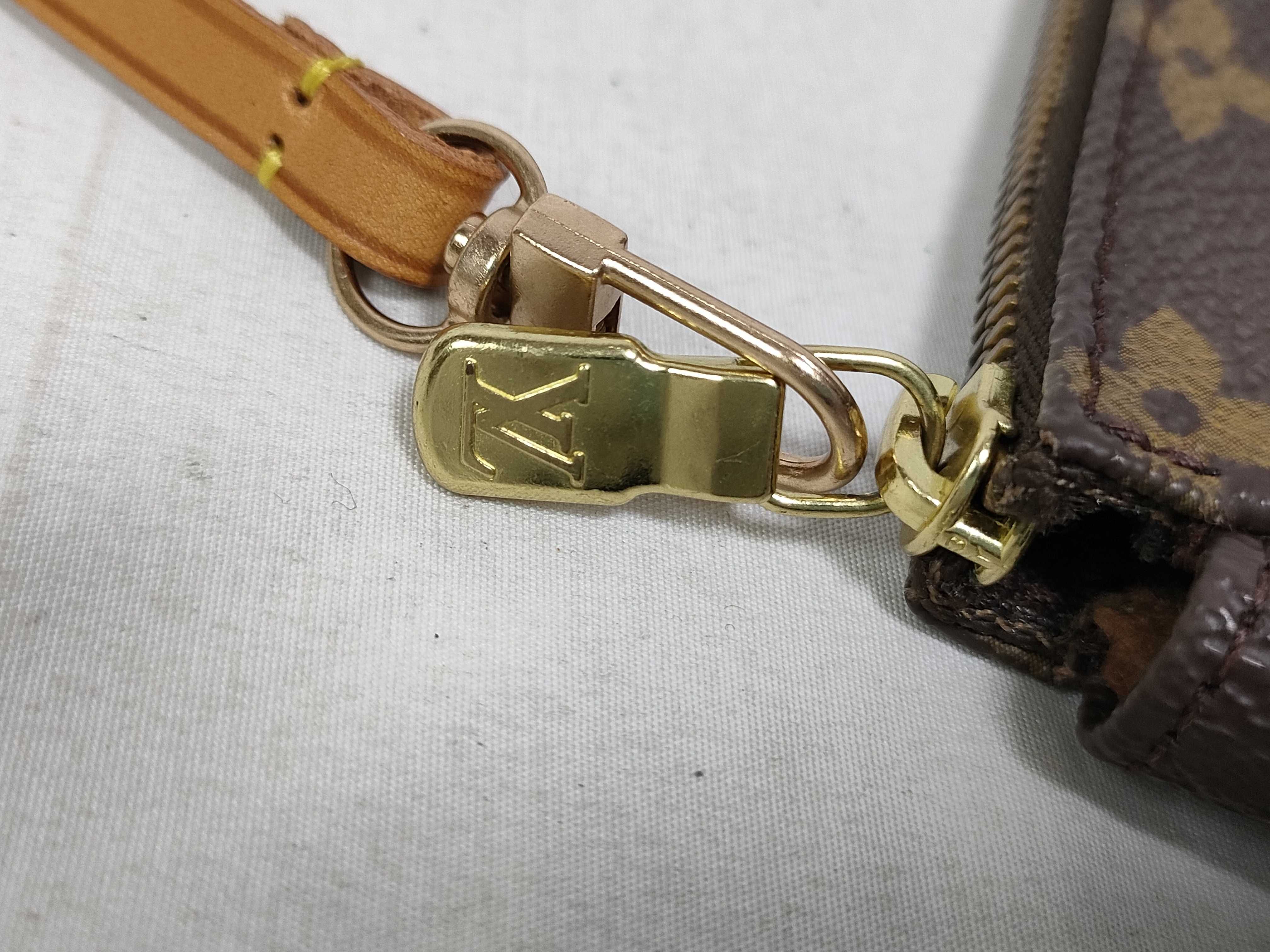Monogram Louis Vuitton Monogram Accessoires AR0927 Pouch — view 6