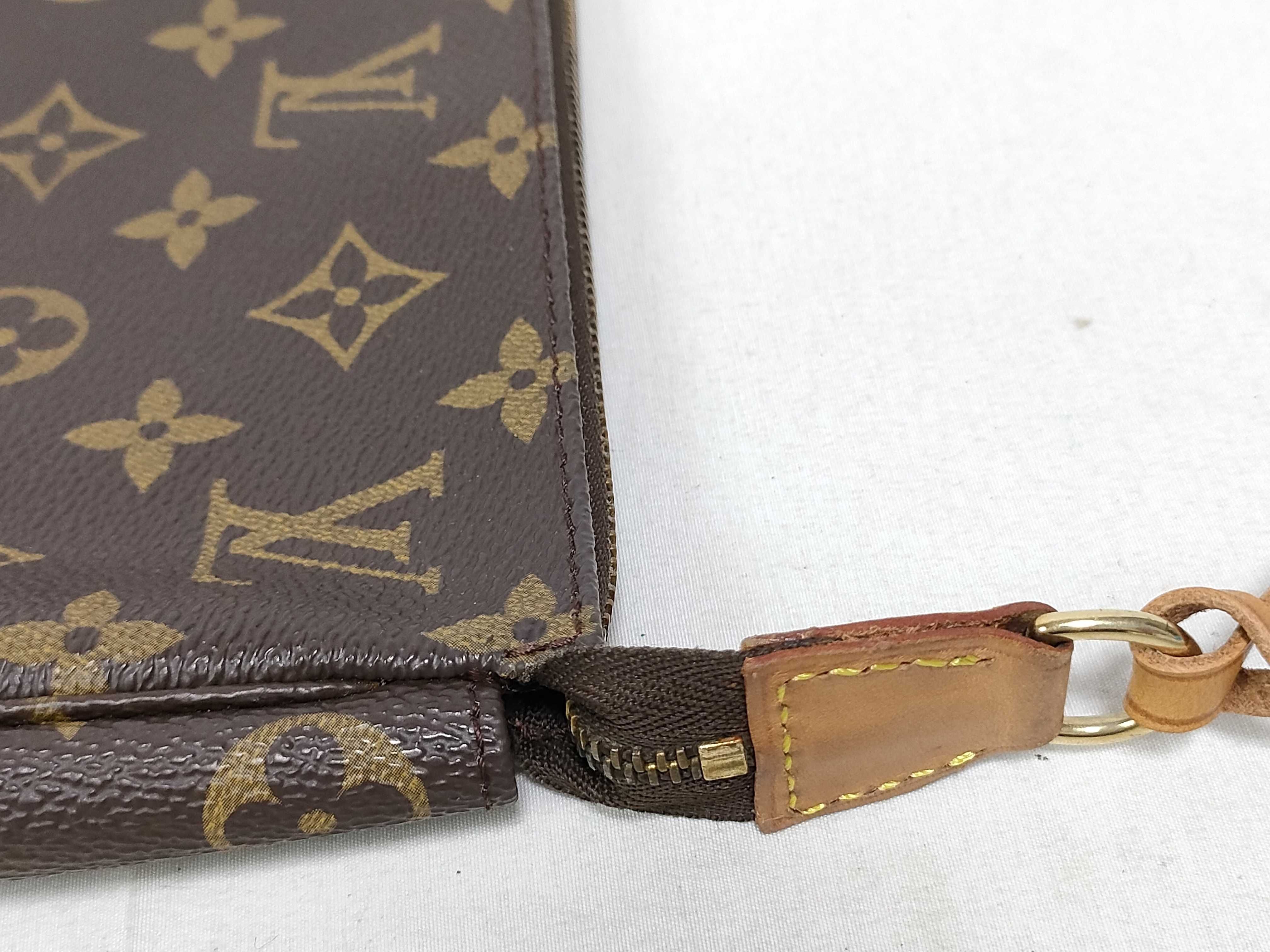 Monogram Louis Vuitton Monogram Accessoires AR0927 Pouch — view 8