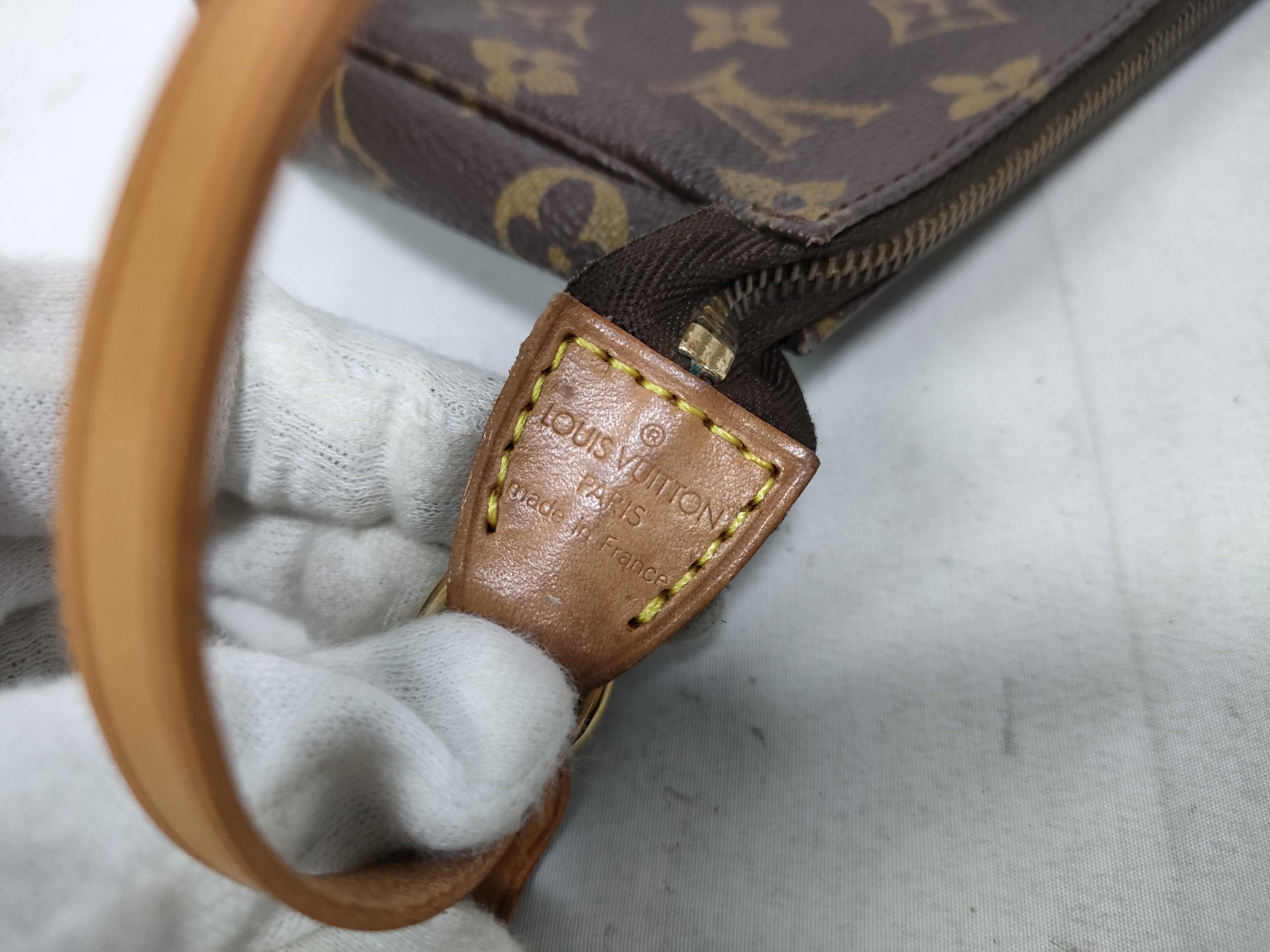 Monogram Louis Vuitton Monogram Accessoires AR0927 Pouch — view 10