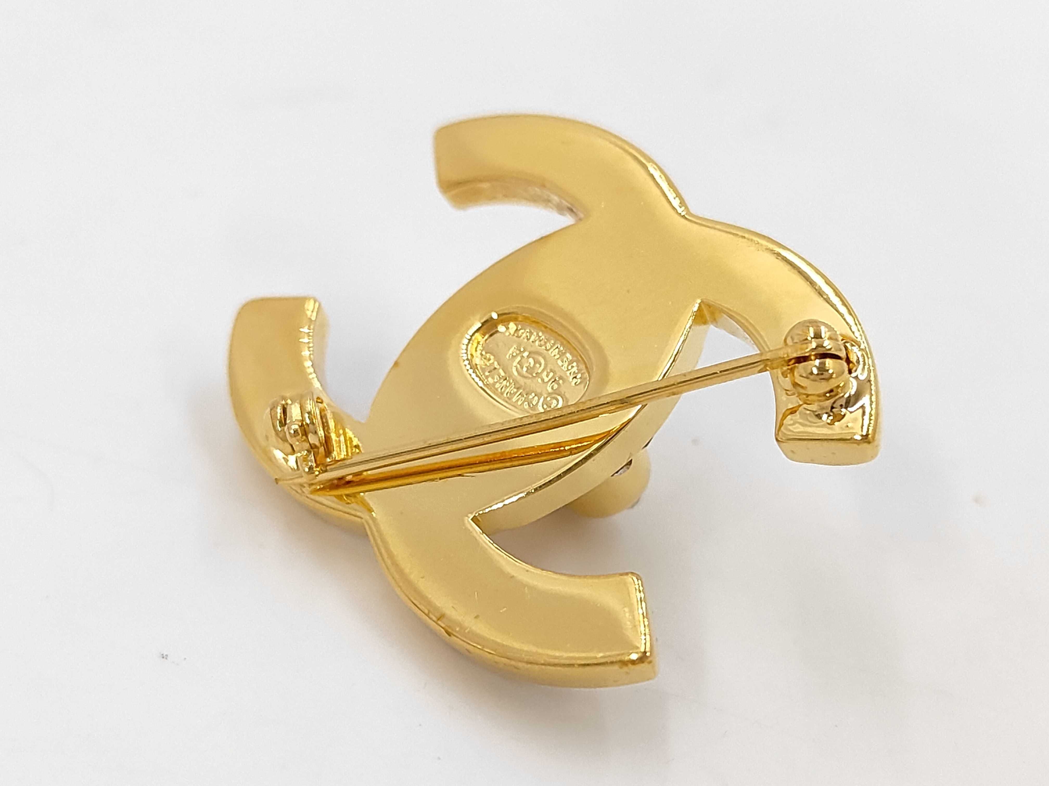 Turnlock Rhinestone Gold Brooch 96A — view 3