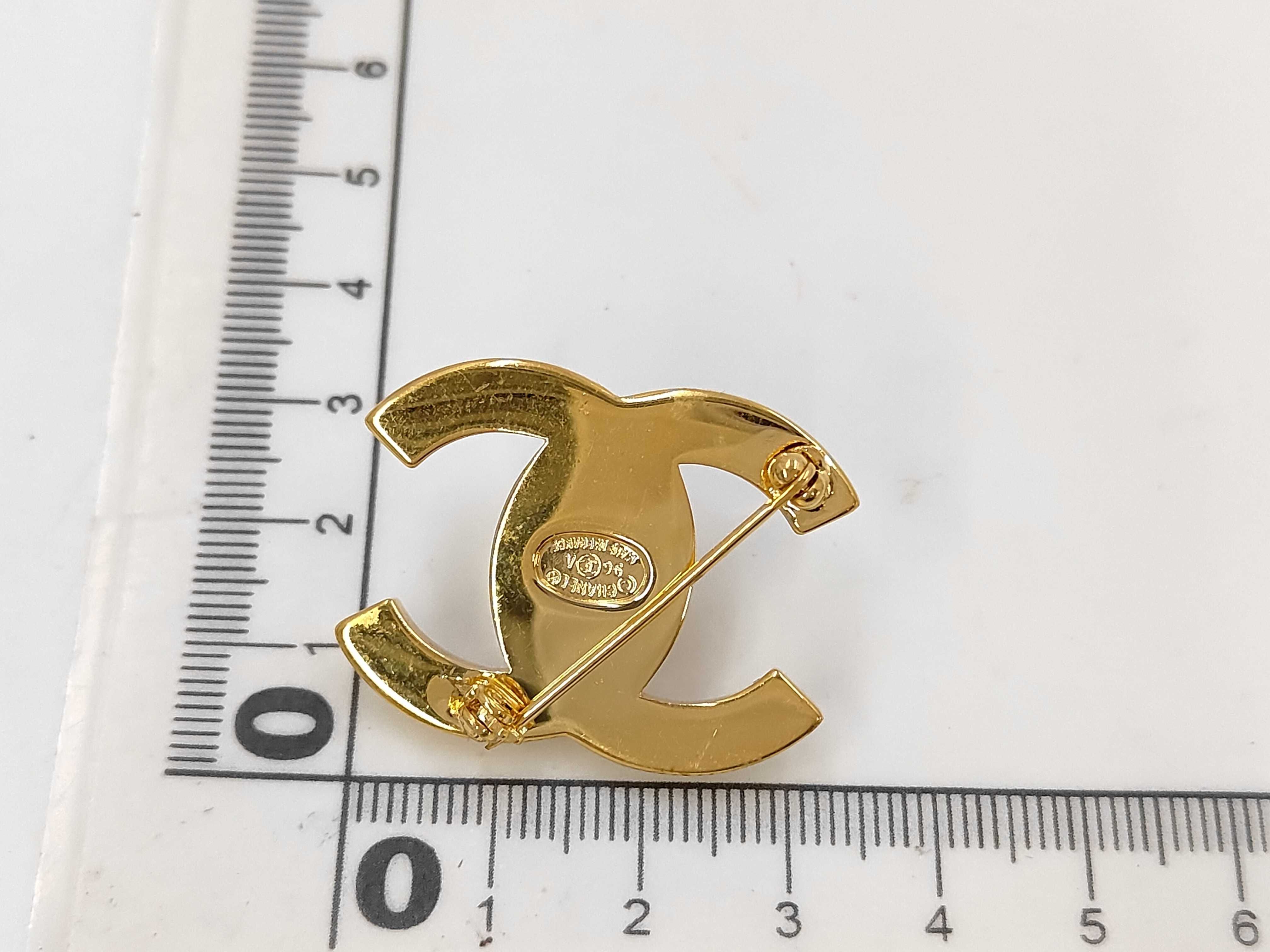 Turnlock Rhinestone Gold Brooch 96A — view 6