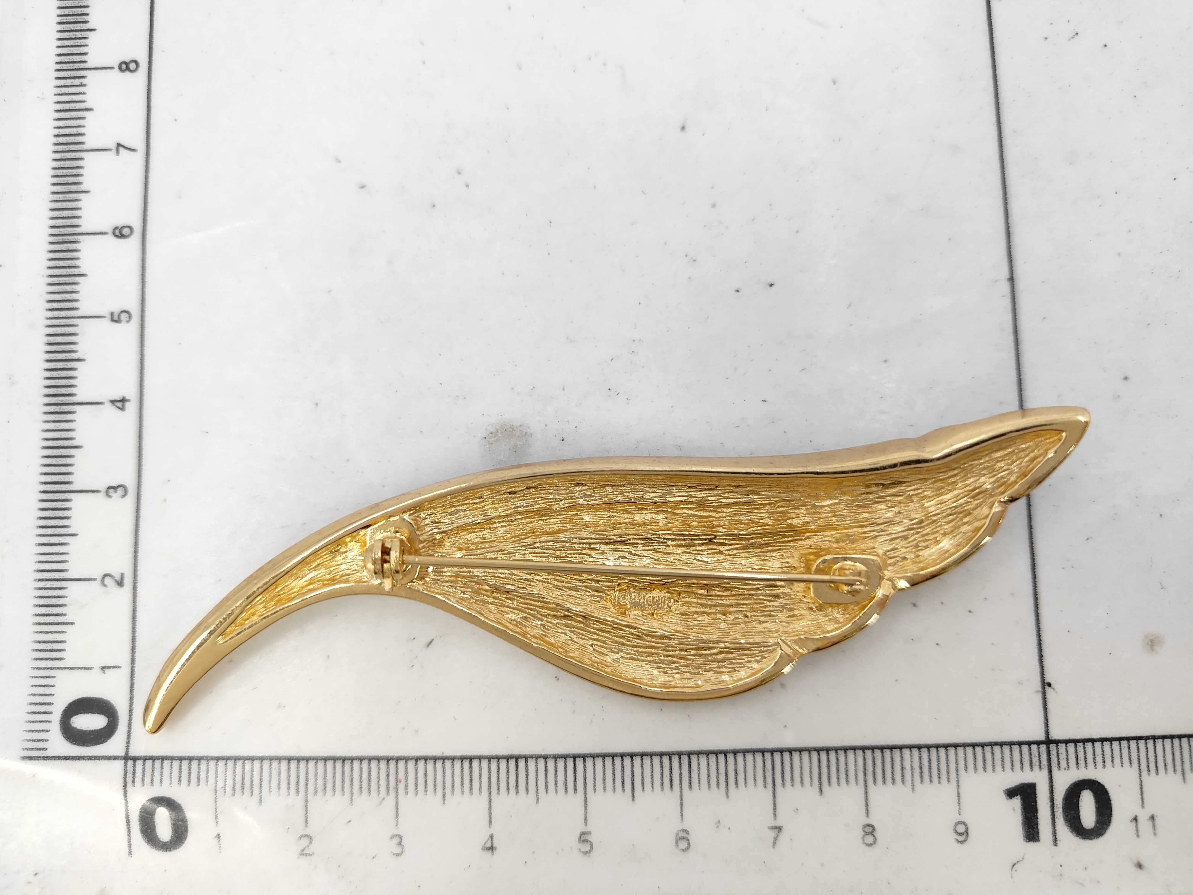 Wing Stone Black x Gold Brooch — view 2