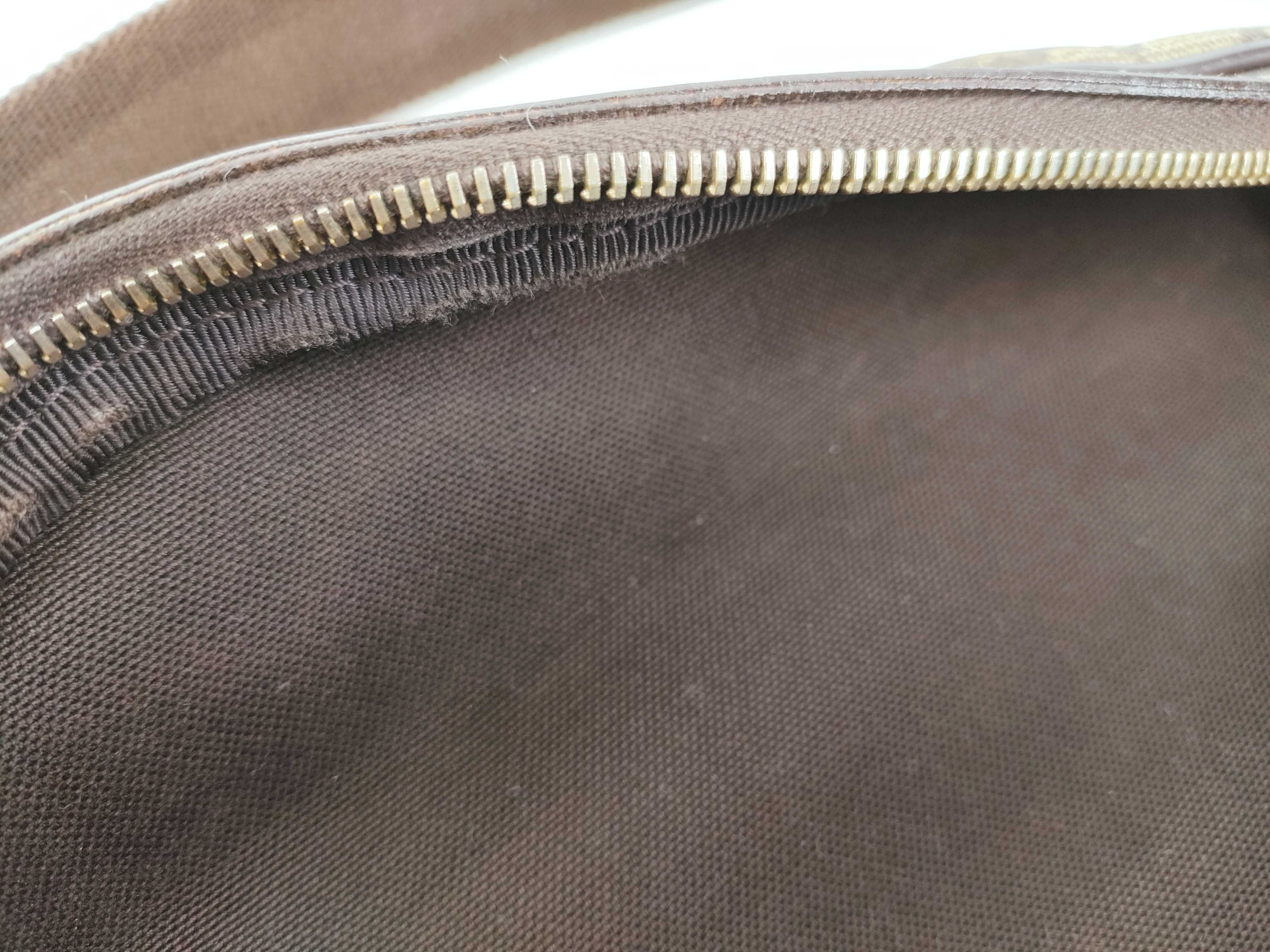 GG Canvas Gucci Waist Bag — view 11