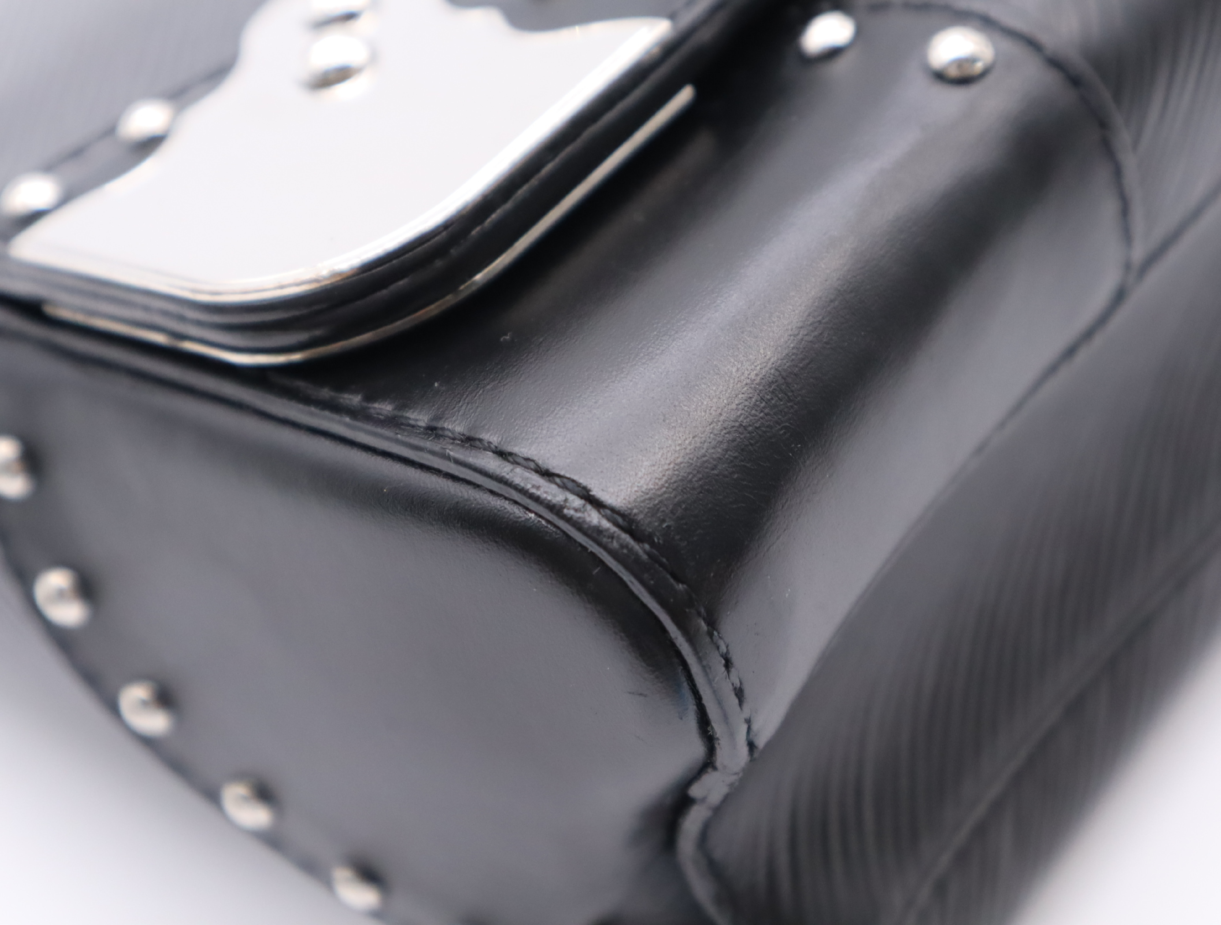 M42364 Epi Twist MM Noir Shoulder Bag with Dust Bag — view 6