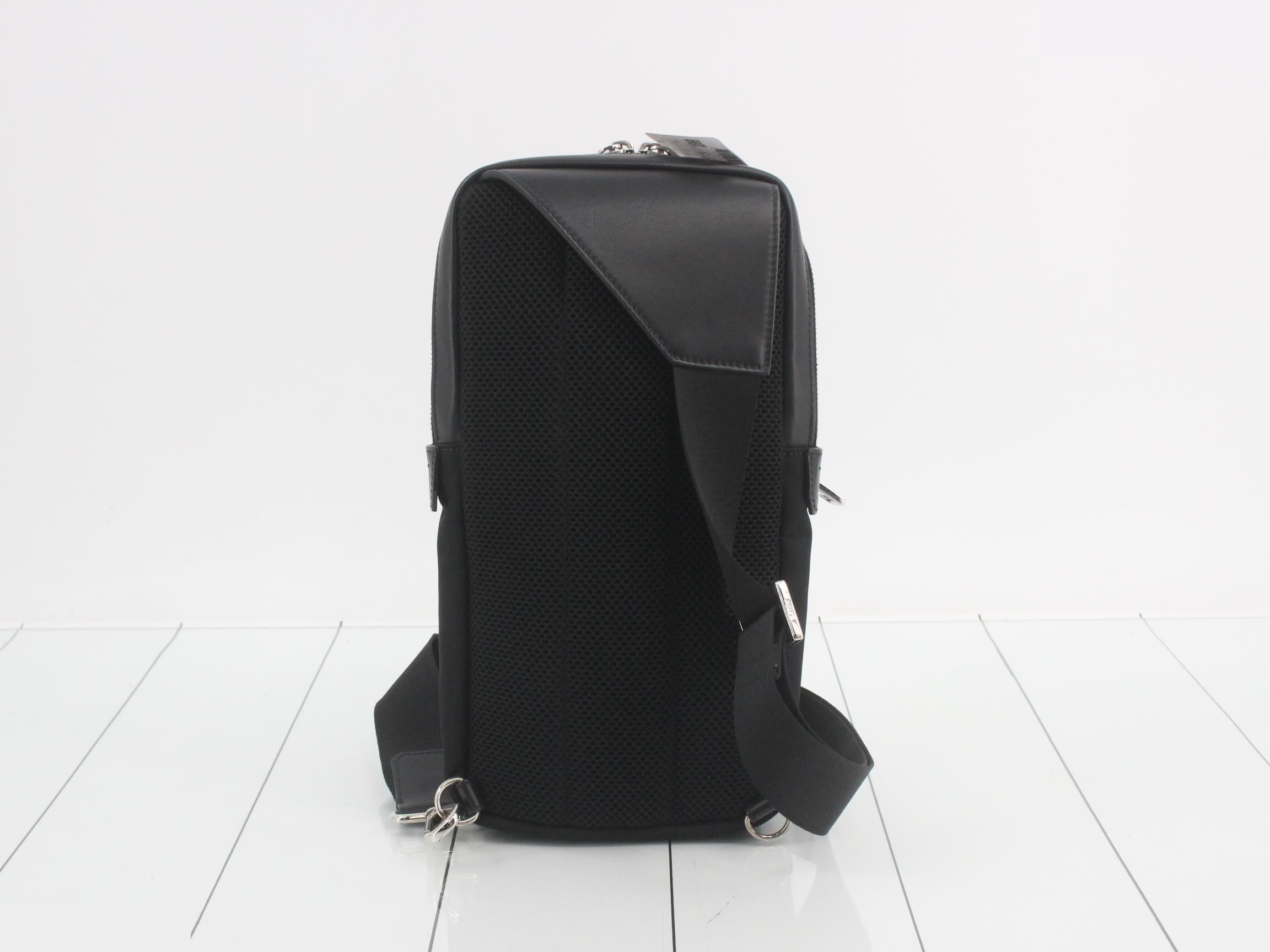 7VZ033 Bugs Monster Belt Bag — view 2