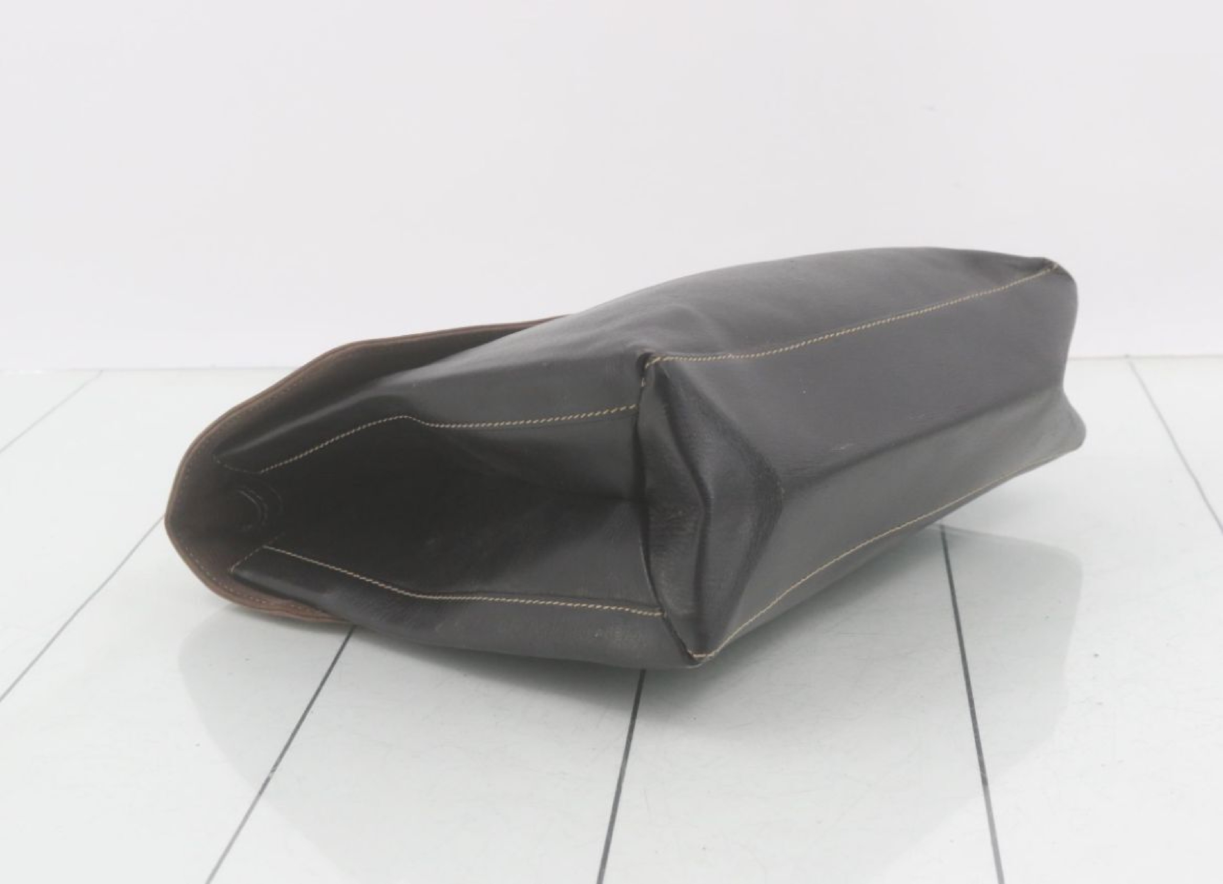 handbag, Velázquez, black and brown — view 3