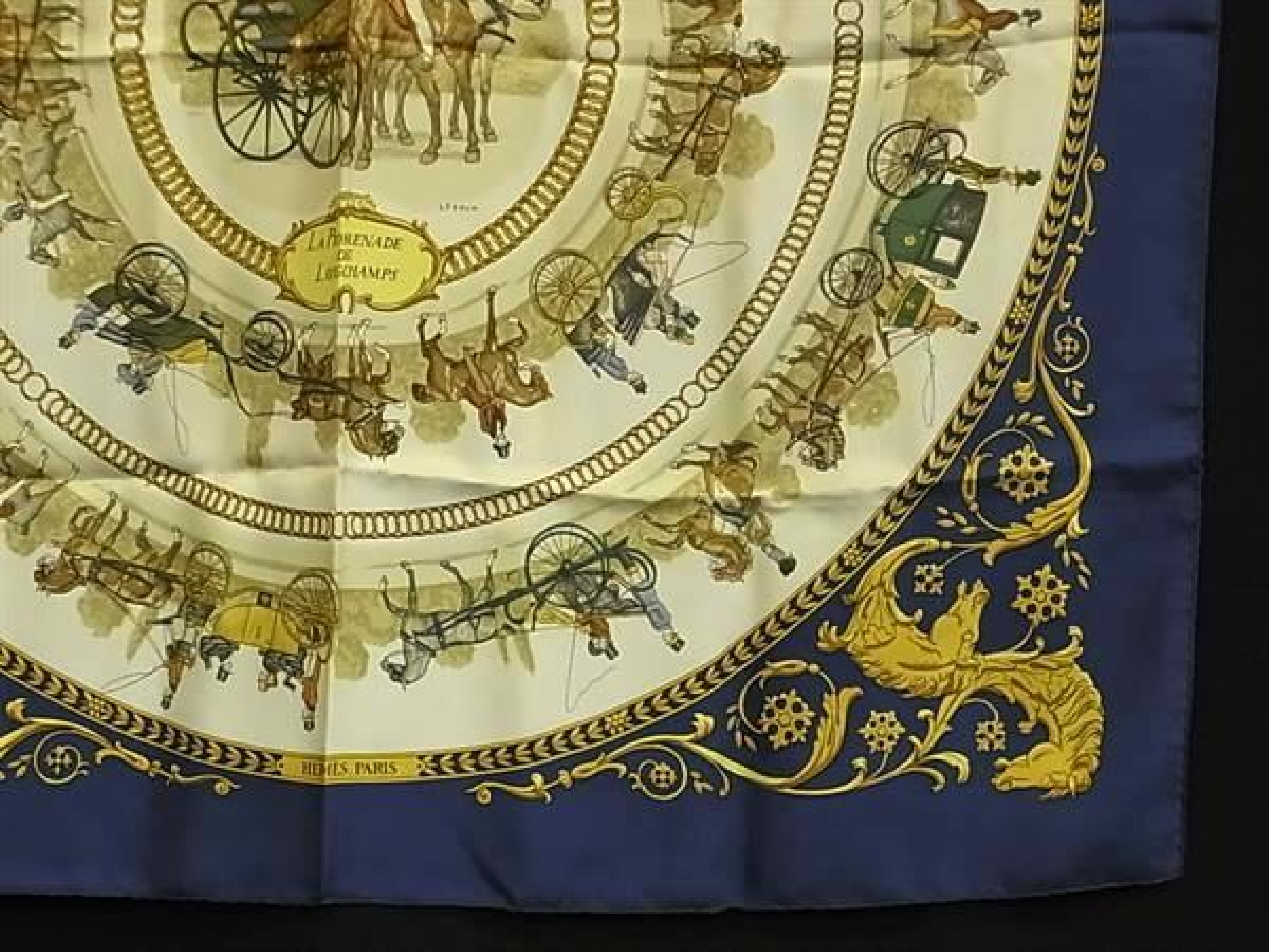 LA PROMENADE DE LONGCHAMPS [Promenade to Longchamp] Carre90 100% Silk Scarf Navy FX6718 Other Accessories — view 3