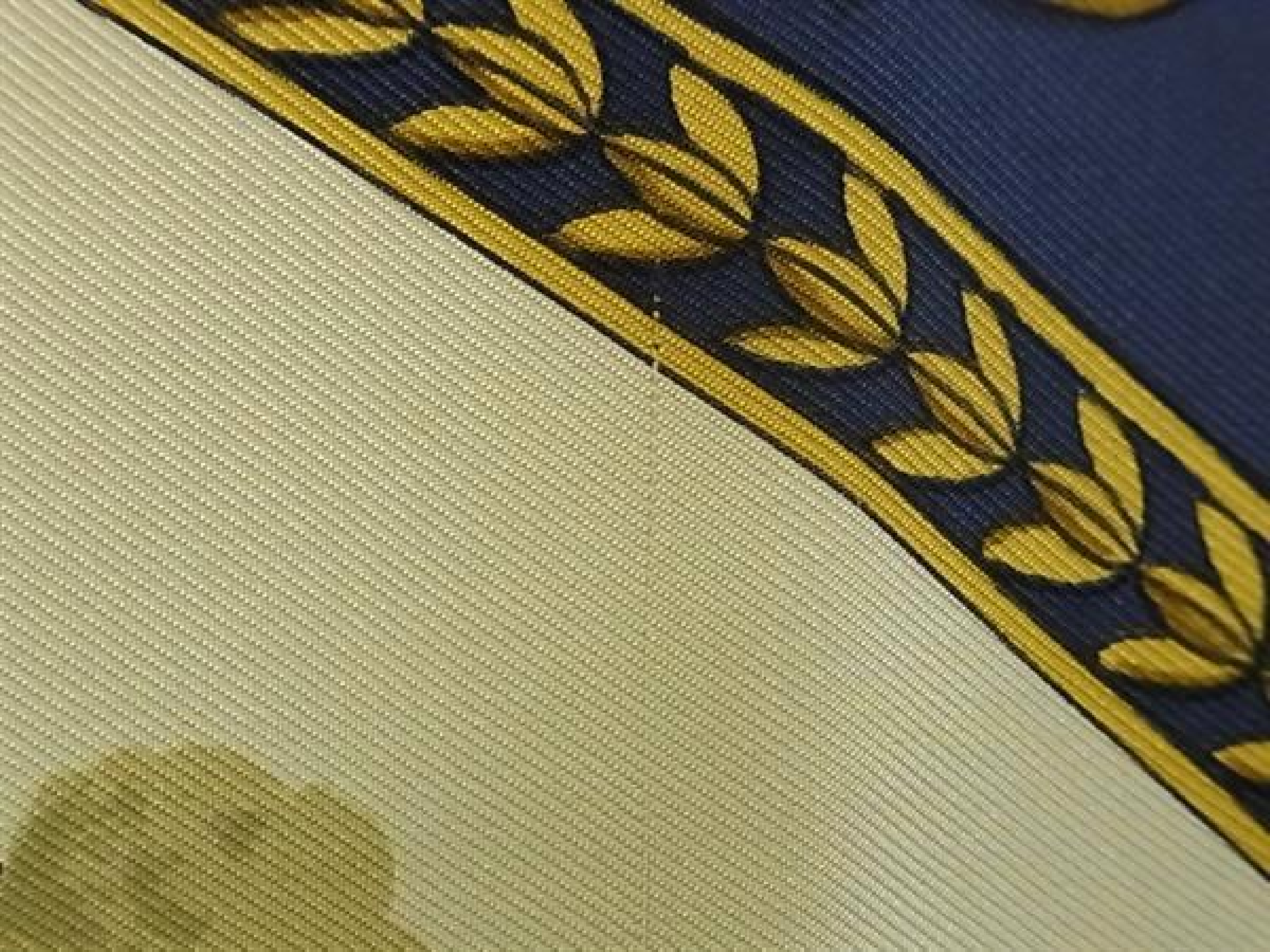 LA PROMENADE DE LONGCHAMPS [Promenade to Longchamp] Carre90 100% Silk Scarf Navy FX6718 Other Accessories — view 7