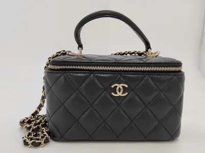 Matelassé Chain Shoulder Bag Vanity Case Black Random Serial Number Shoulder Bag