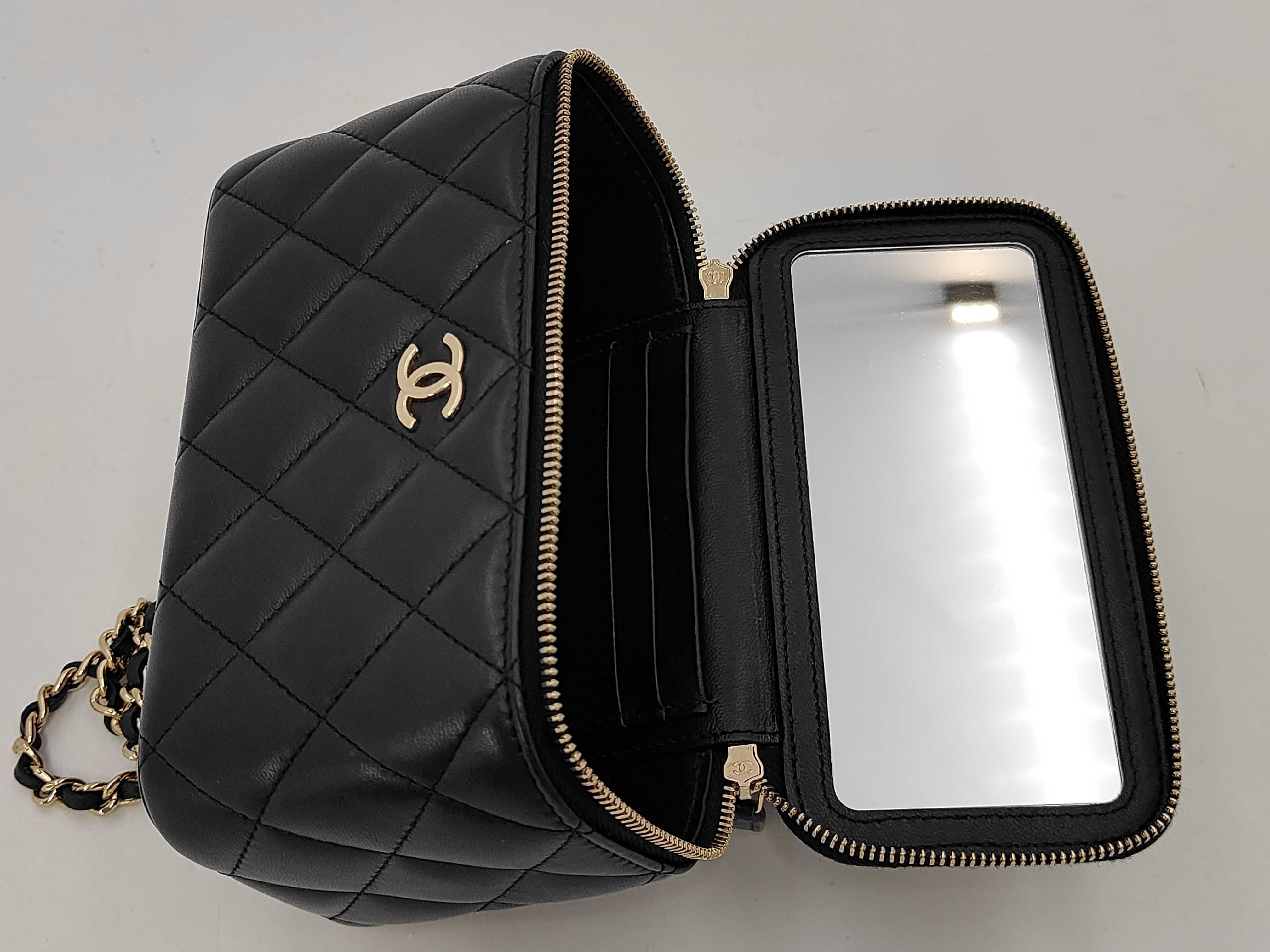 Matelassé Chain Shoulder Bag Vanity Case Black Random Serial Number Shoulder Bag — view 11