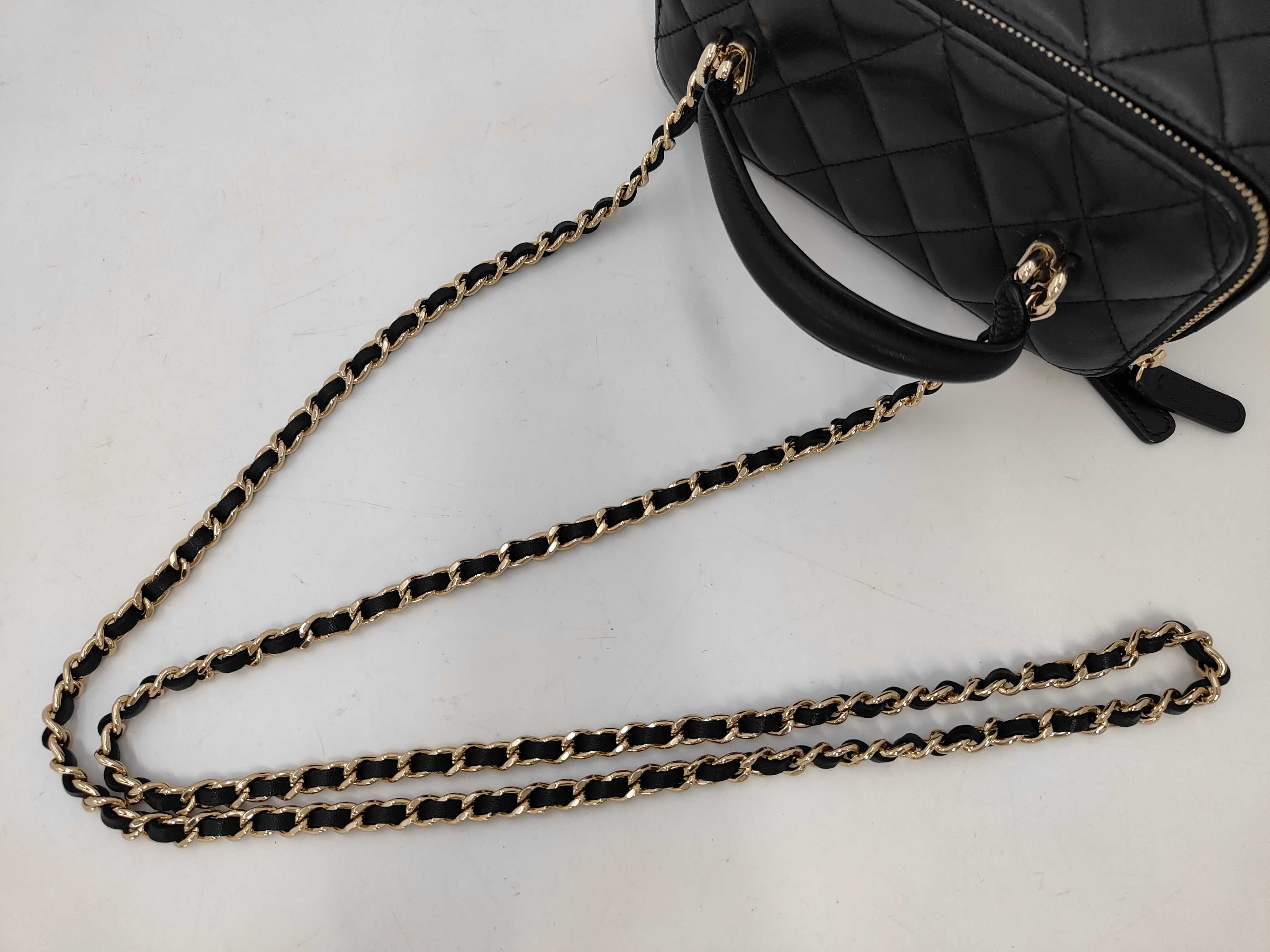 Matelassé Chain Shoulder Bag Vanity Case Black Random Serial Number Shoulder Bag — view 5