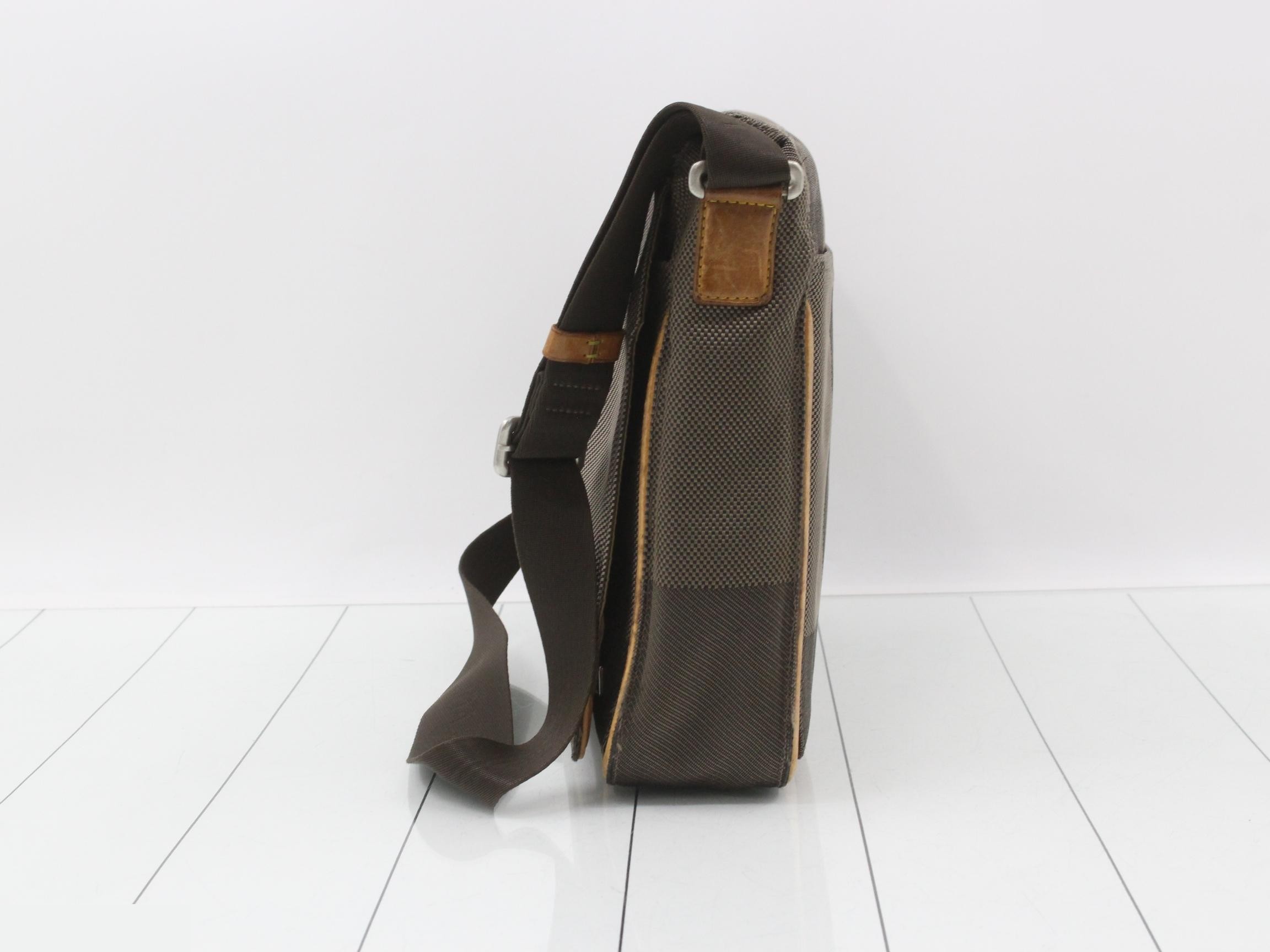Damier Geant Messager Shoulder Bag — view 3