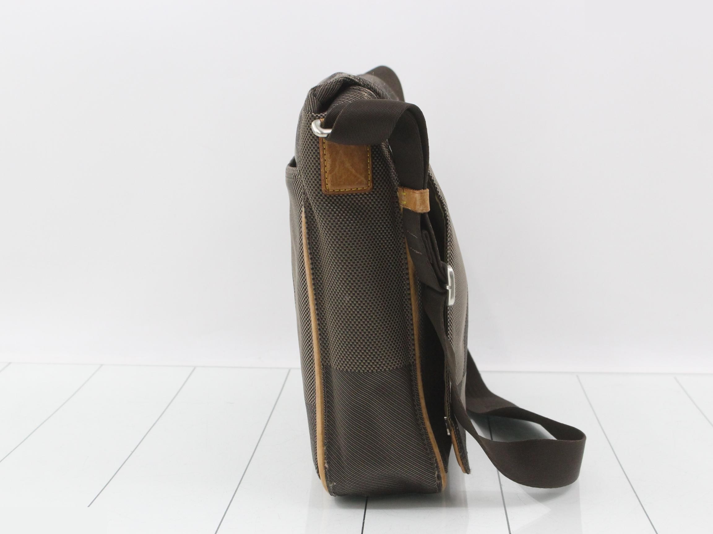 Damier Geant Messager Shoulder Bag — view 4