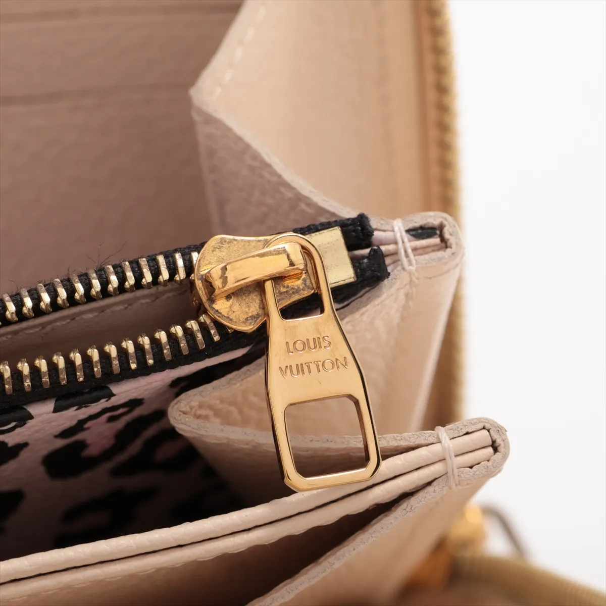 Monogram Wild at Heart Zippy Wallet M80685 Cream Round Zip Wallet (RFID detected) — view 12