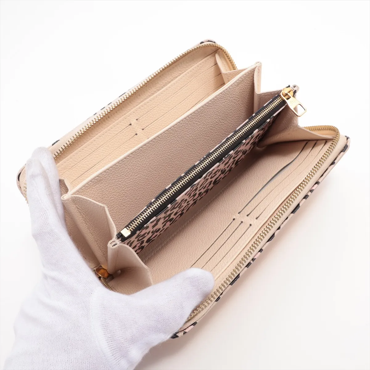 Monogram Wild at Heart Zippy Wallet M80685 Cream Round Zip Wallet (RFID detected) — view 3