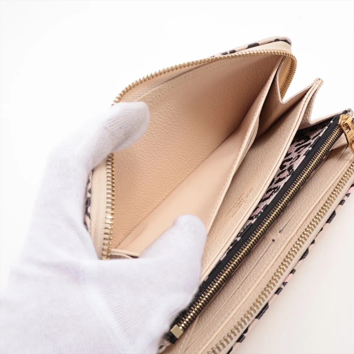 Monogram Wild at Heart Zippy Wallet M80685 Cream Round Zip Wallet (RFID detected) — view 4