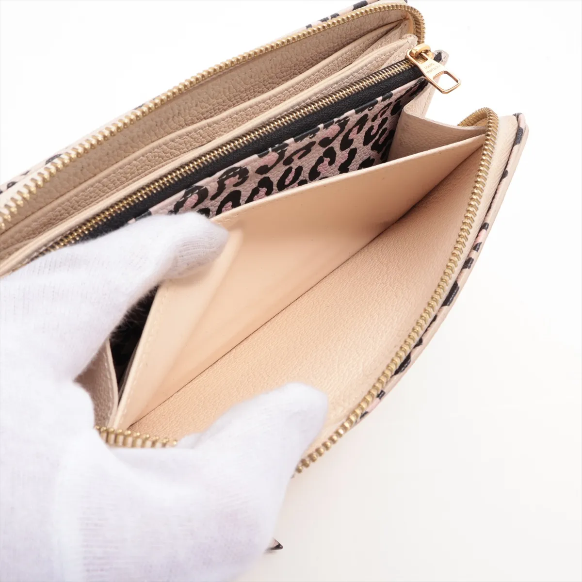 Monogram Wild at Heart Zippy Wallet M80685 Cream Round Zip Wallet (RFID detected) — view 9