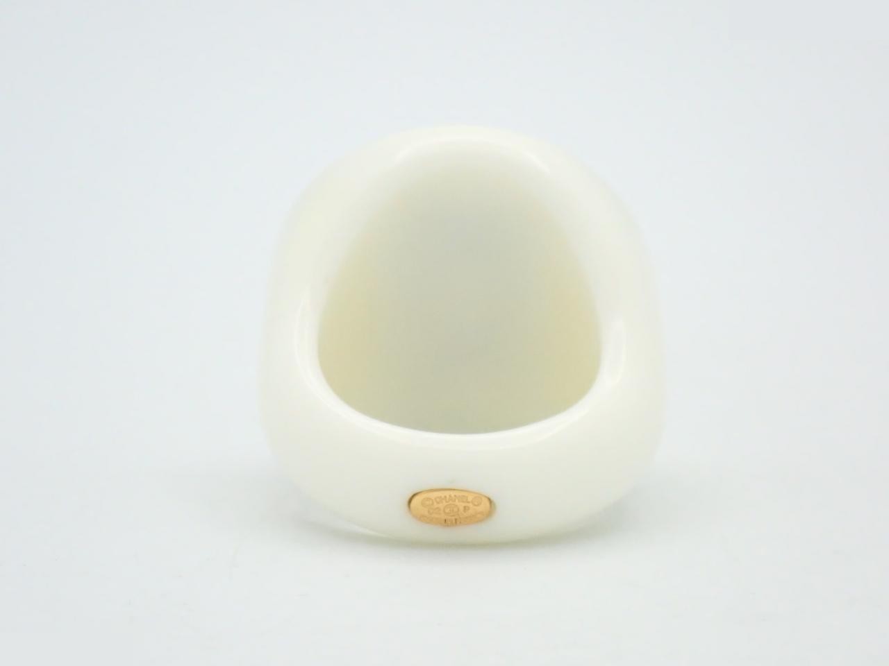 Camellia ring, plastic, white, size 54 — view 2