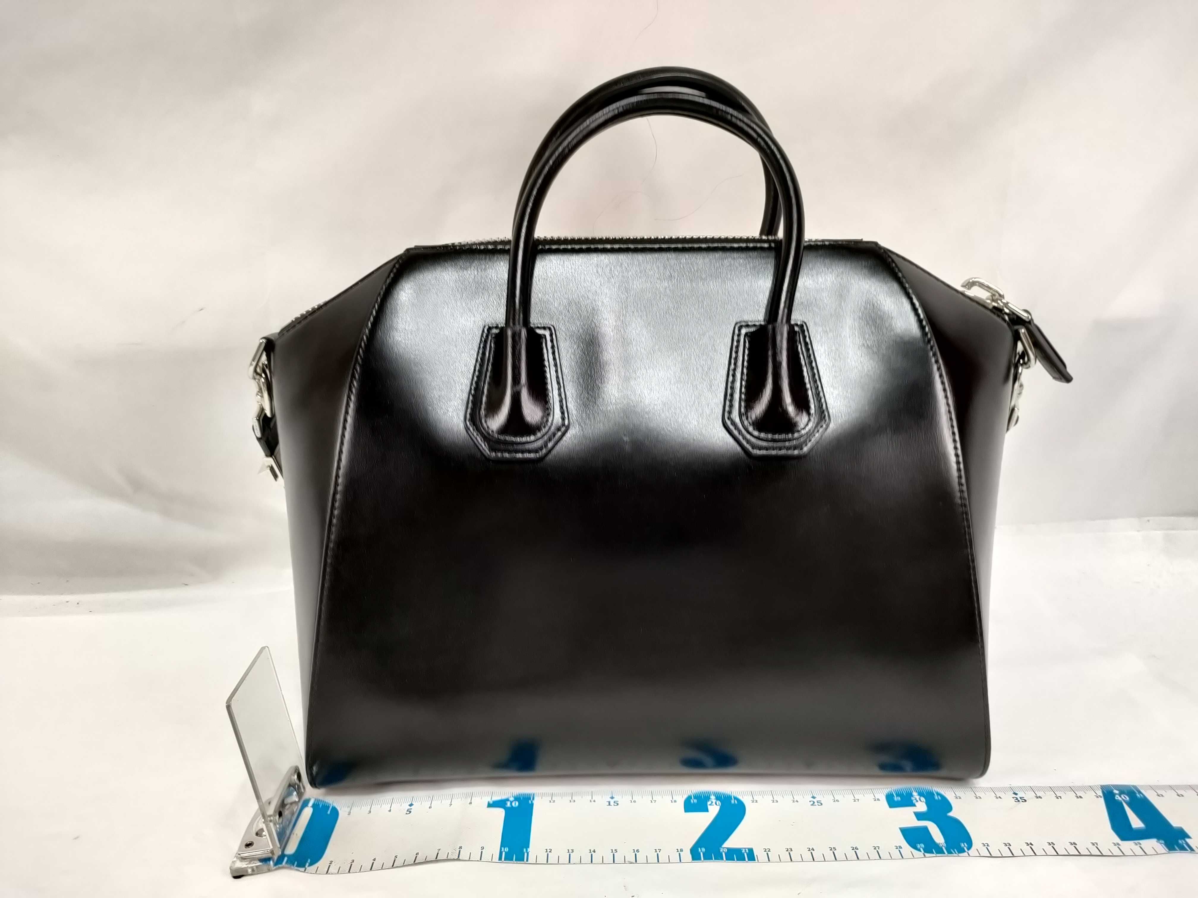 Antigona Bag Shoulder Bag — view 2