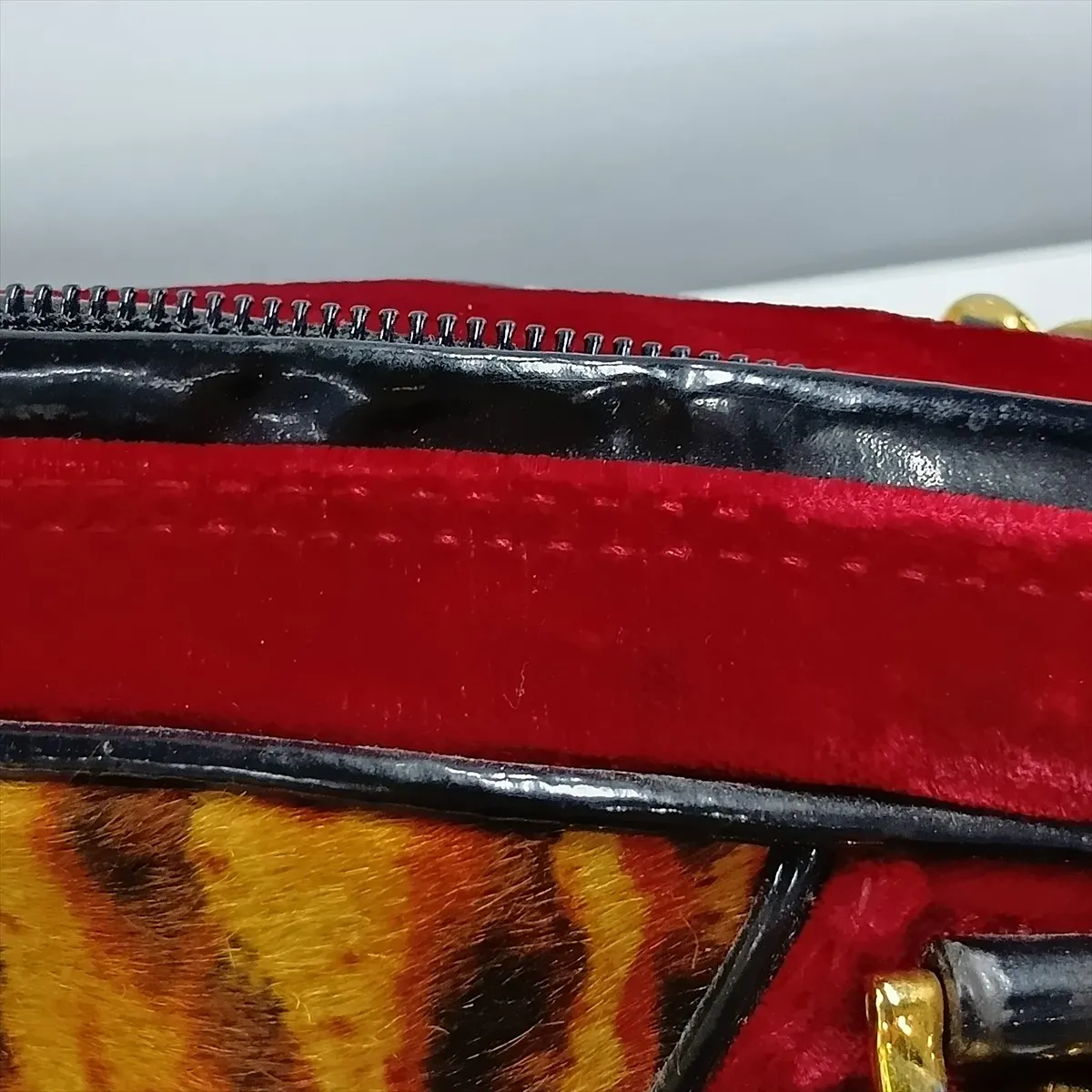 Gambler Calf Hair x Velvet Handbag Brown x Red x Black — view 11