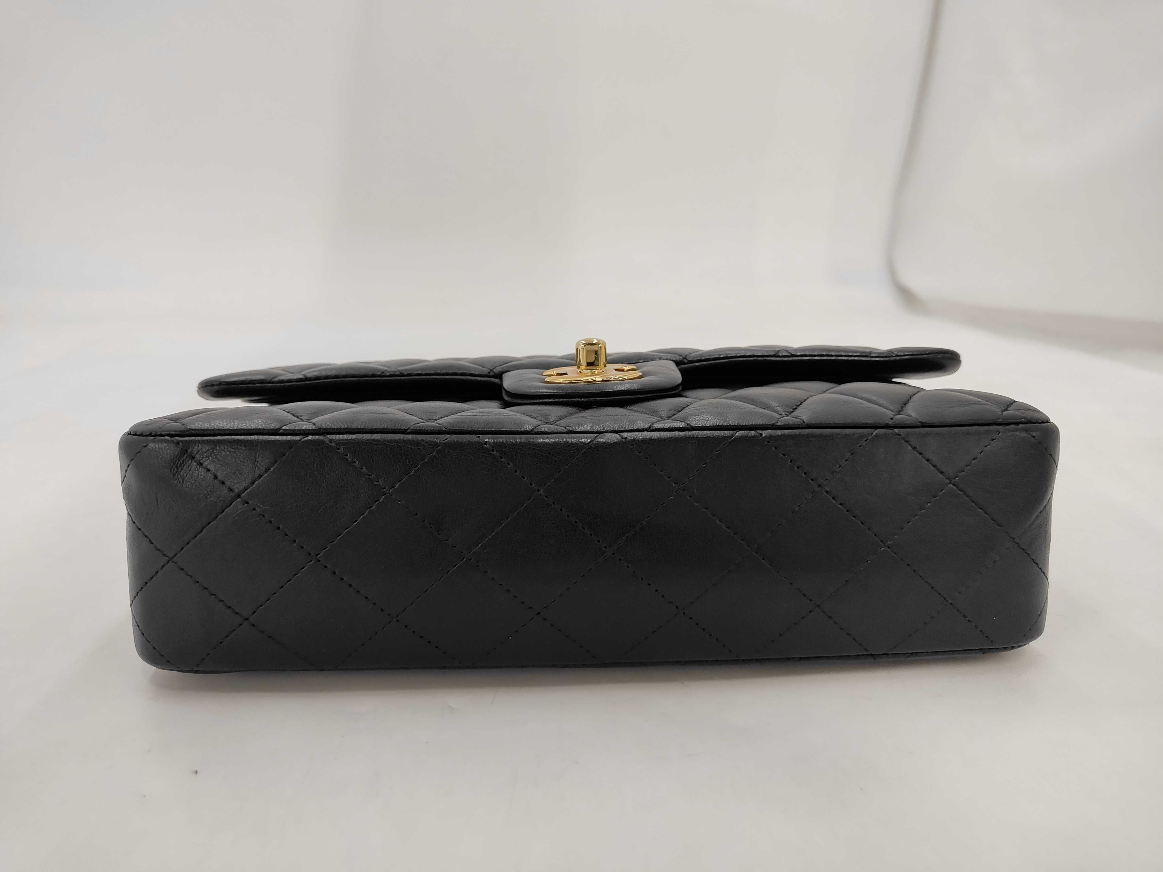Matelassé 25 Double Flap Double Chain Black Lambskin Shoulder Bag — view 4