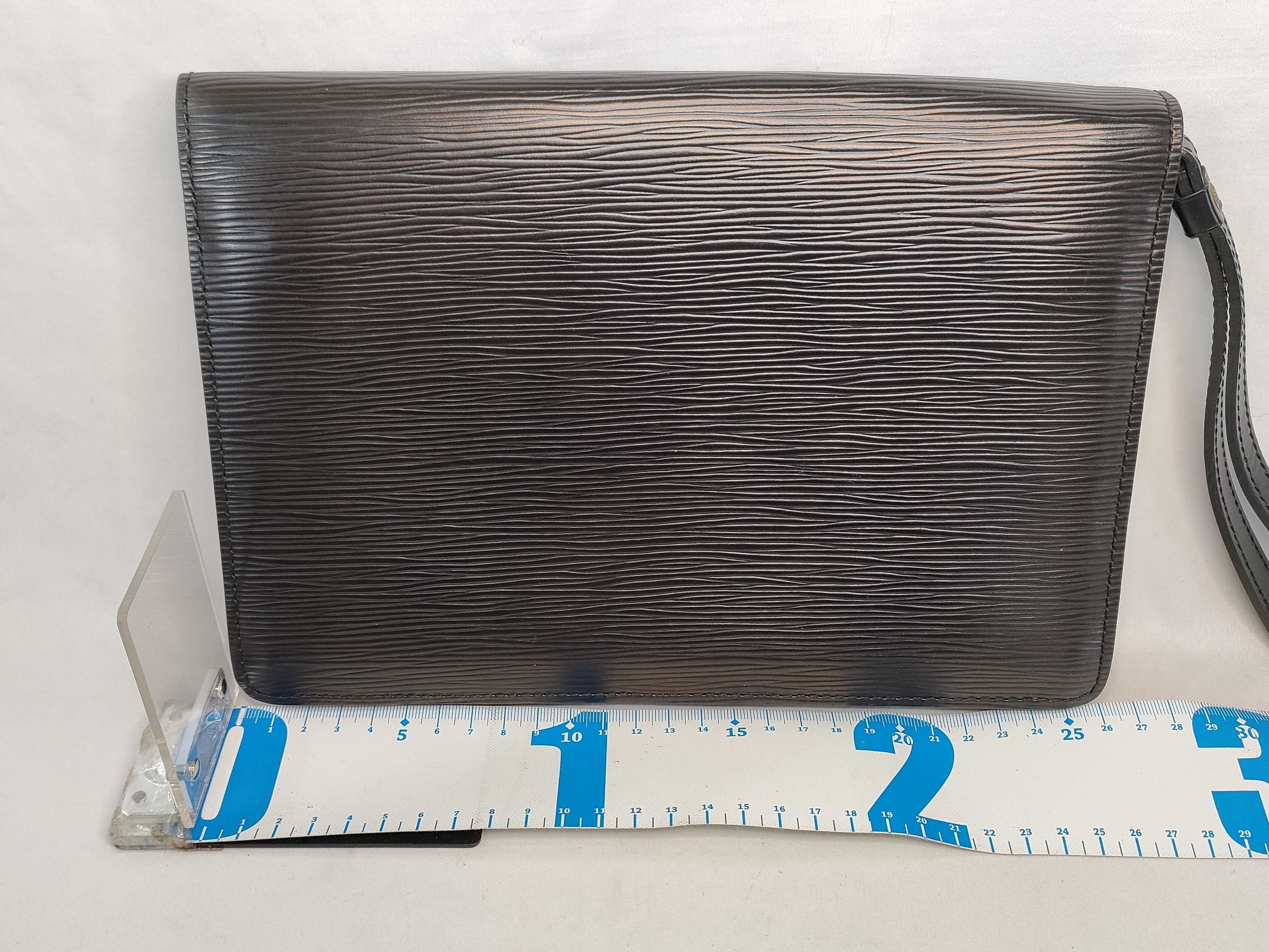 Epi Louis Vuitton Clutch Black VI0041 Clutch Bag — view 2
