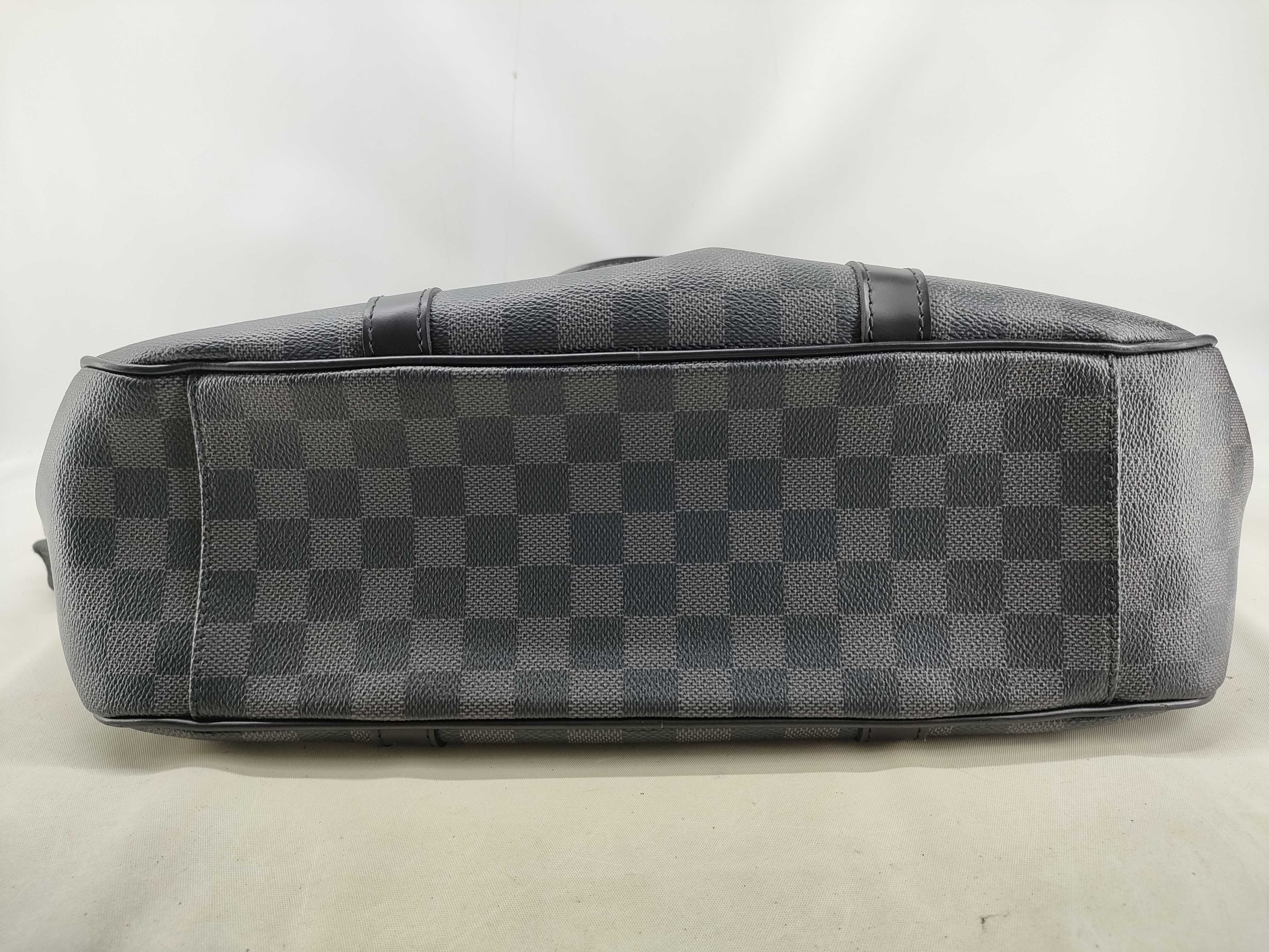 Damier Graphite Tadao N51192 Tote Bag — view 3