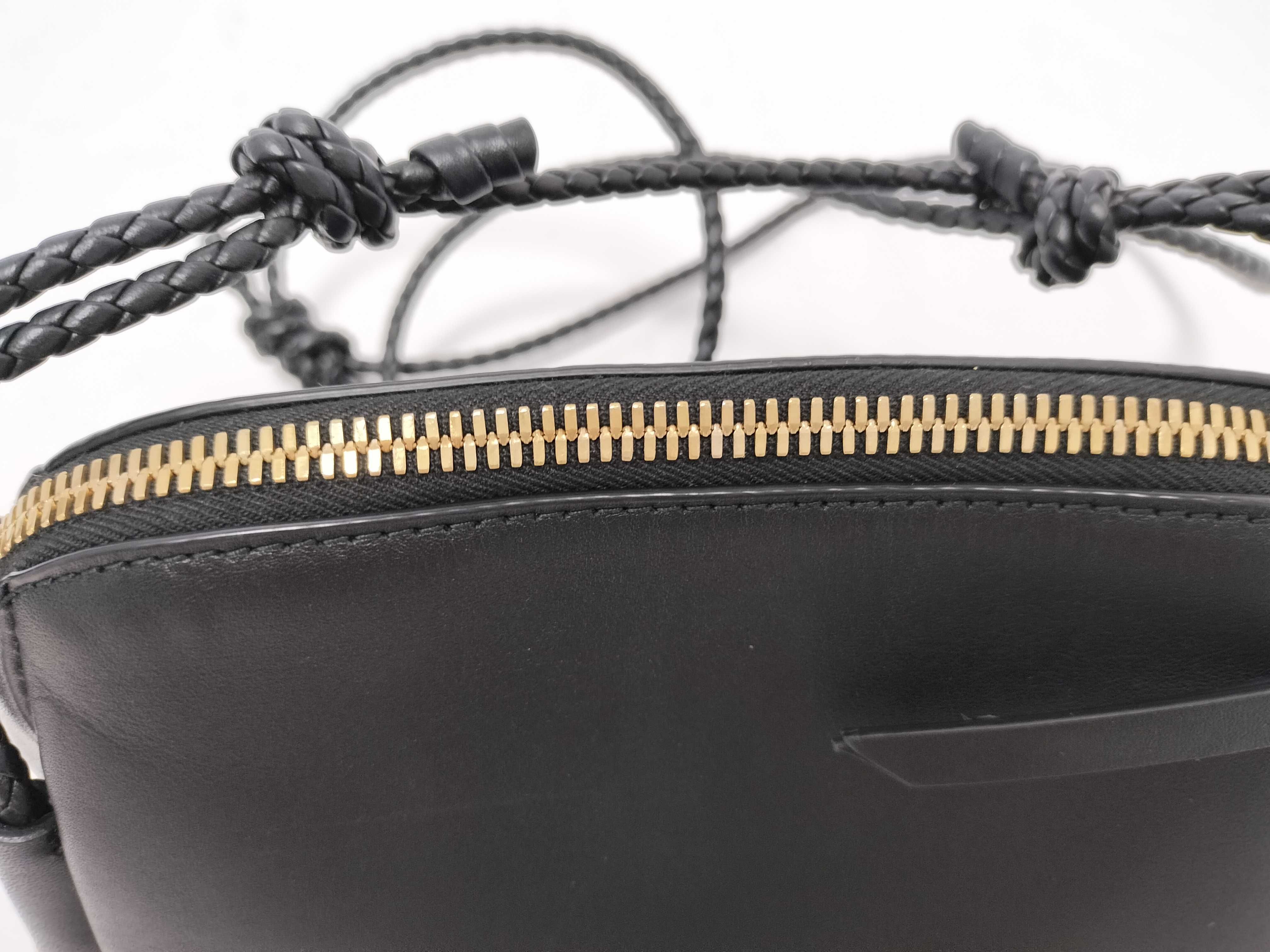 Intrecciato Bottega Veneta Concert Pouch Leather Shoulder Bag White R00595584S Shoulder Bag — view 3